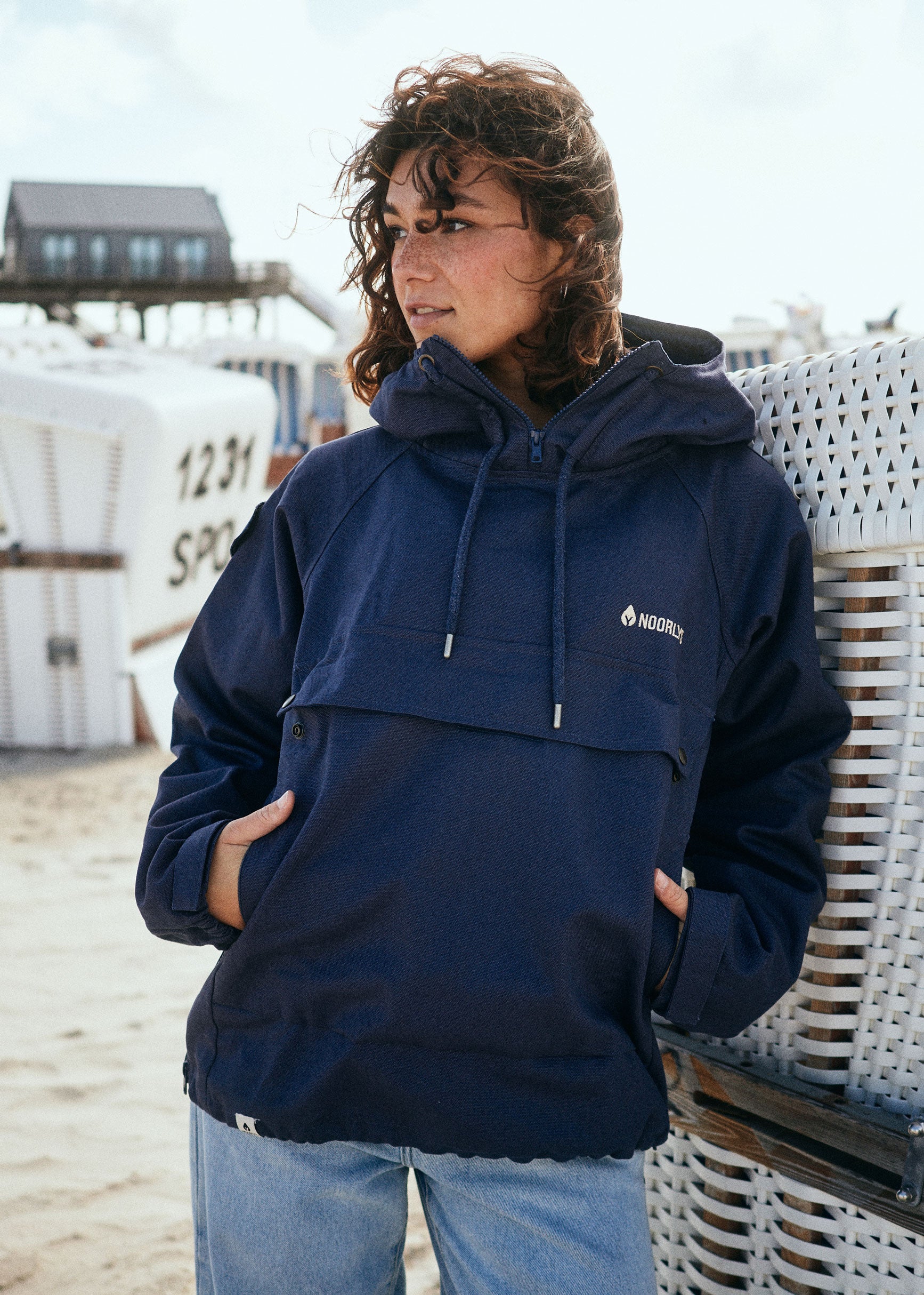 Unser Model Acelya ist <strong>173 cm</strong> groß und trägt <strong>Größe XS</strong>.#