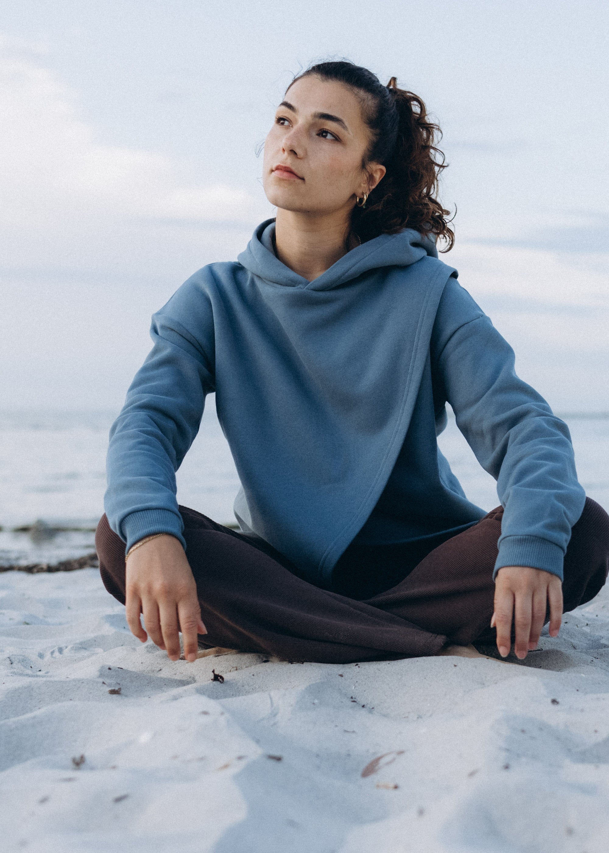 Unser Model Acelya ist <strong>173 cm</strong> groß und trägt <strong>Größe S</strong>.#