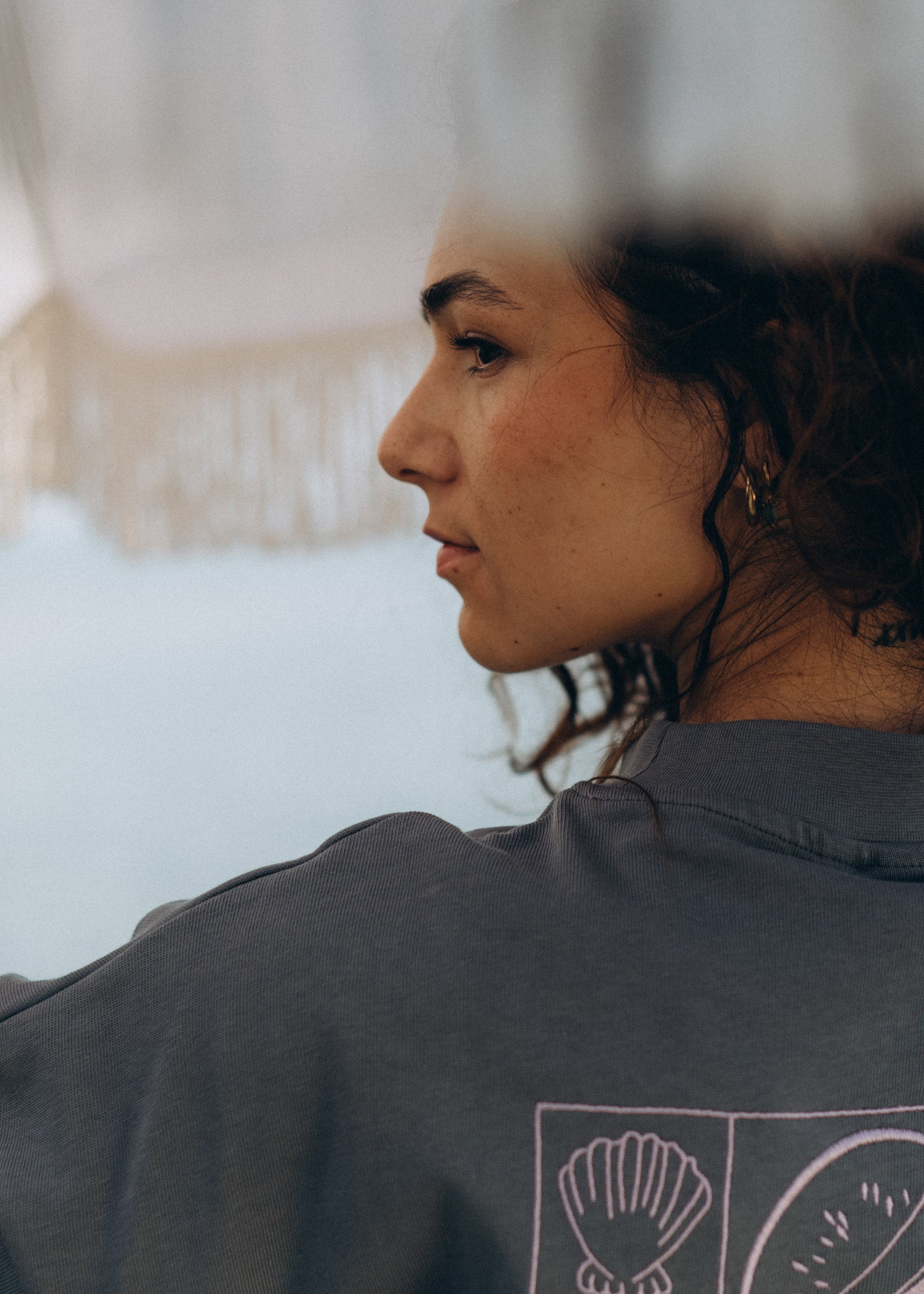 Unser Model Acelya ist <strong>173 cm</strong> groß und trägt <strong>Größe S</strong>.#