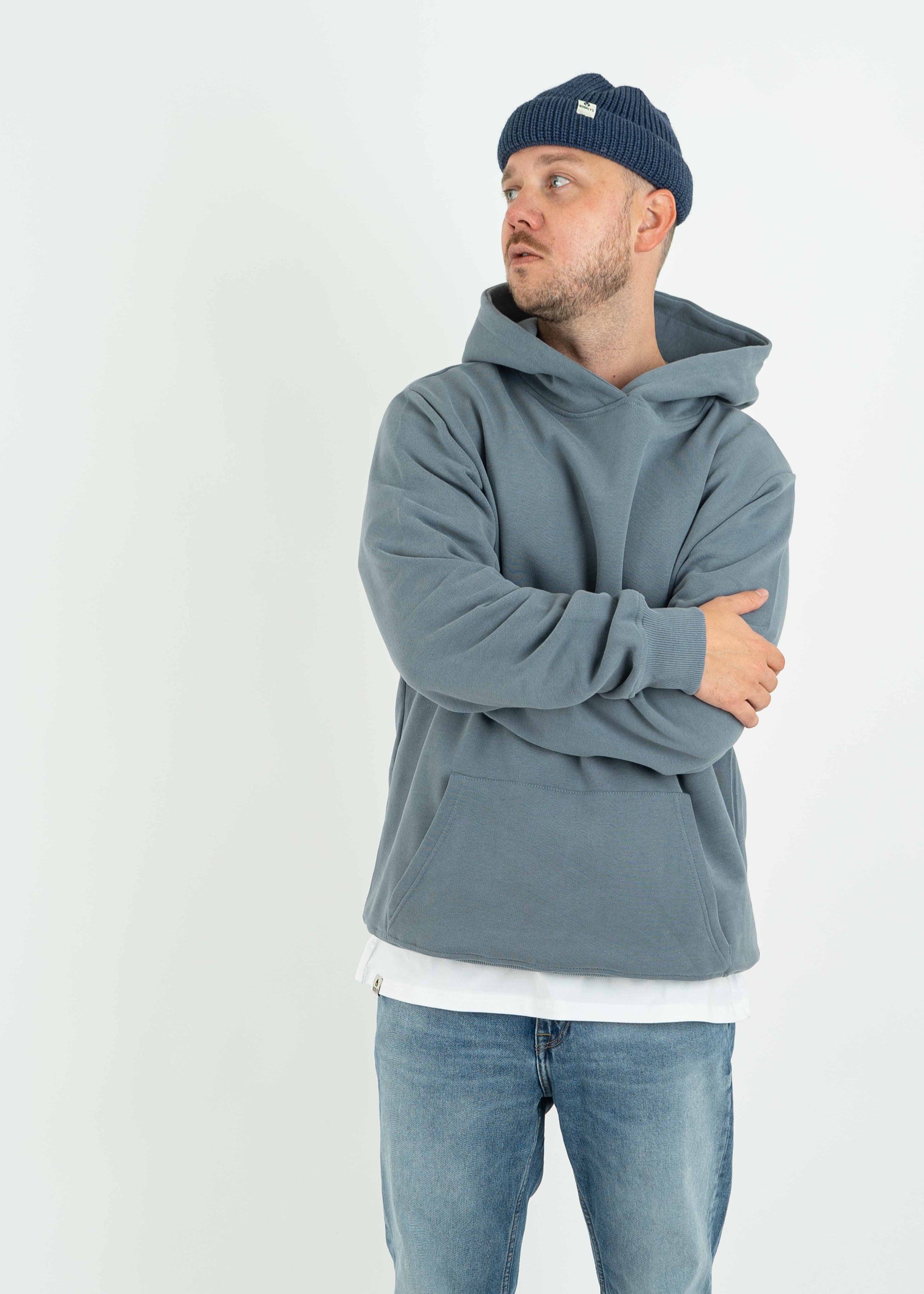 Unser Model Jonas ist <strong>184 cm</strong> groß und trägt <strong>Größe XL</strong>.#