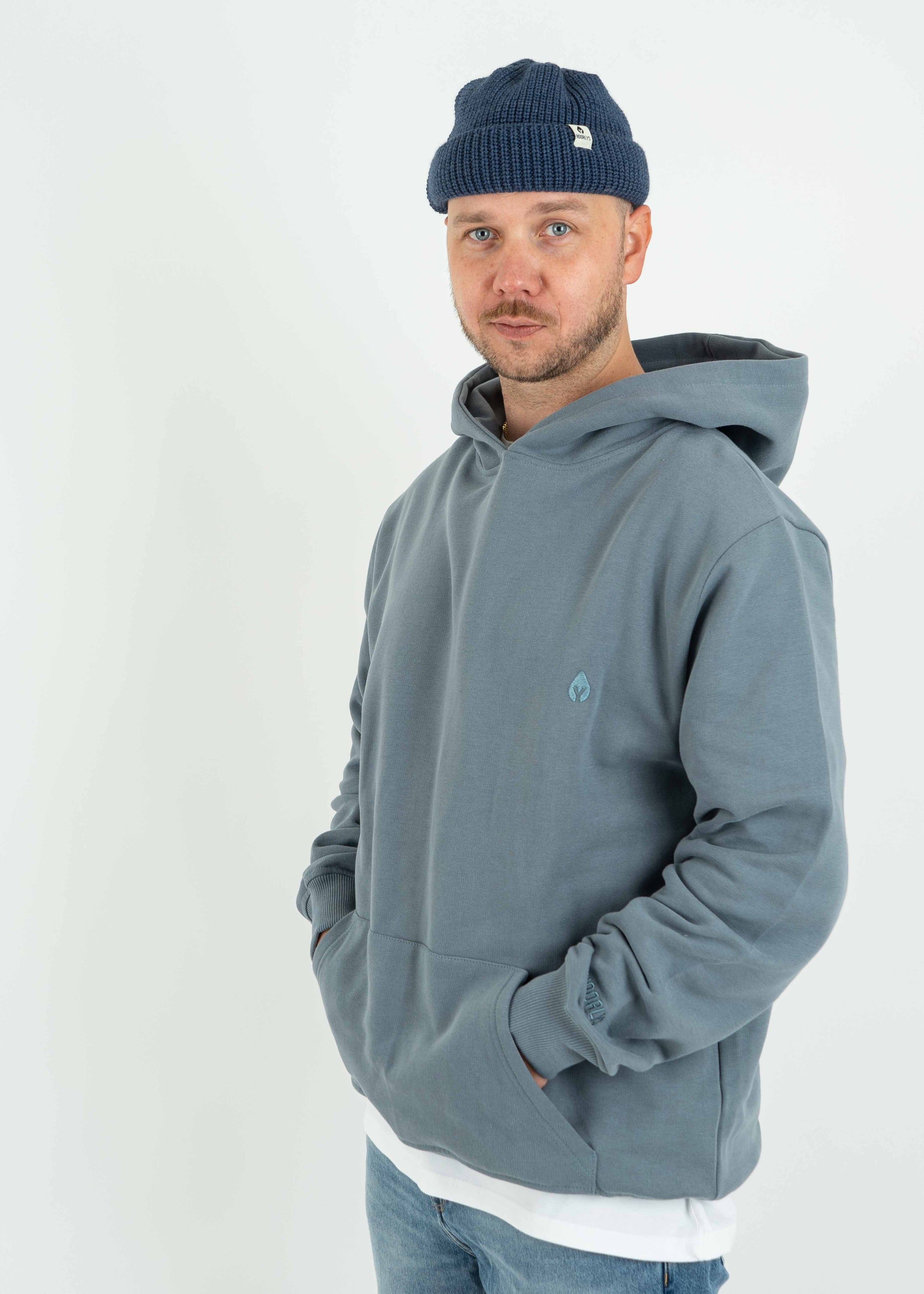 Unser Model Jonas ist <strong>184 cm</strong> groß und trägt <strong>Größe XL</strong>.#