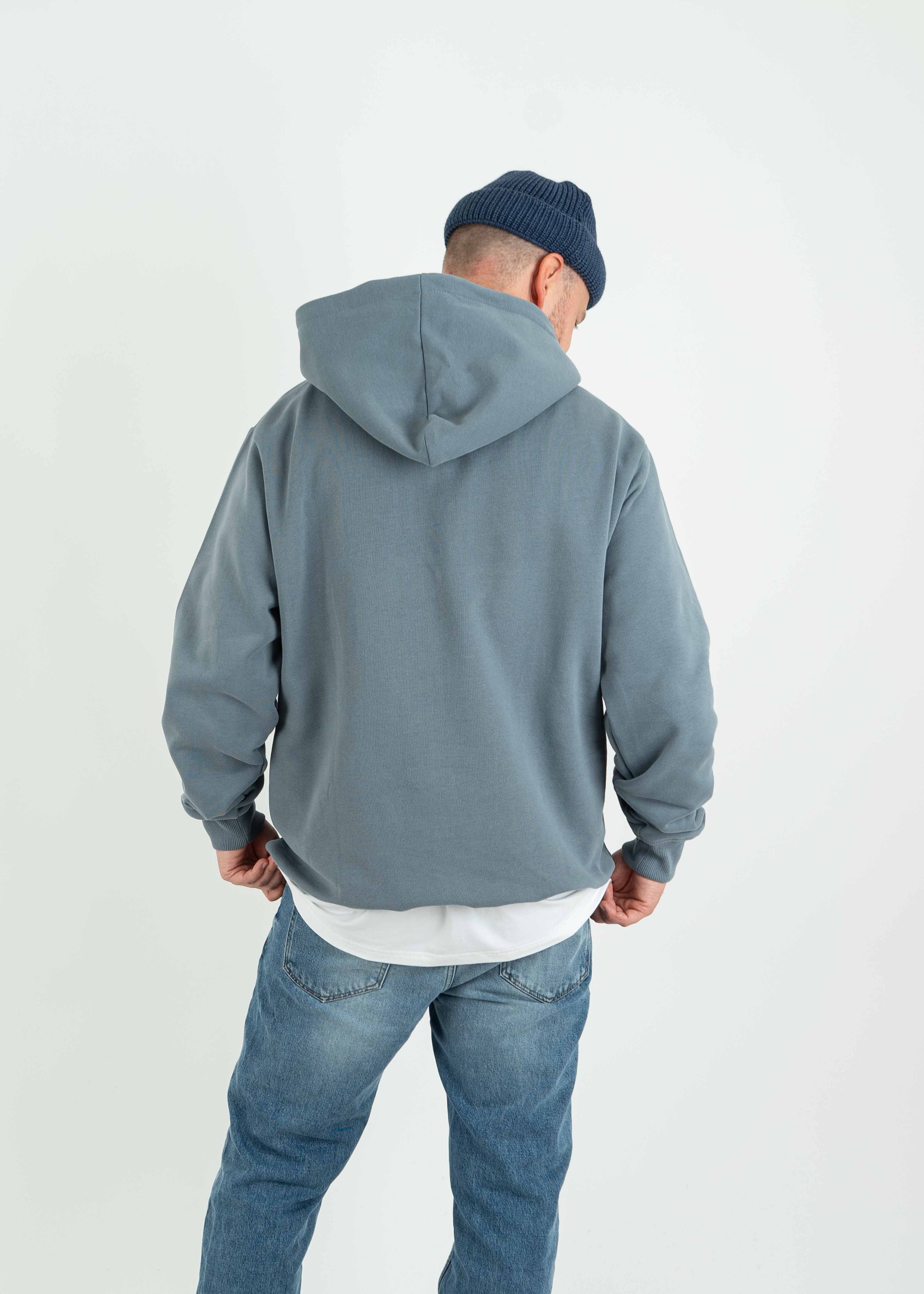 Unser Model Jonas ist <strong>184 cm</strong> groß und trägt <strong>Größe XL</strong>.#