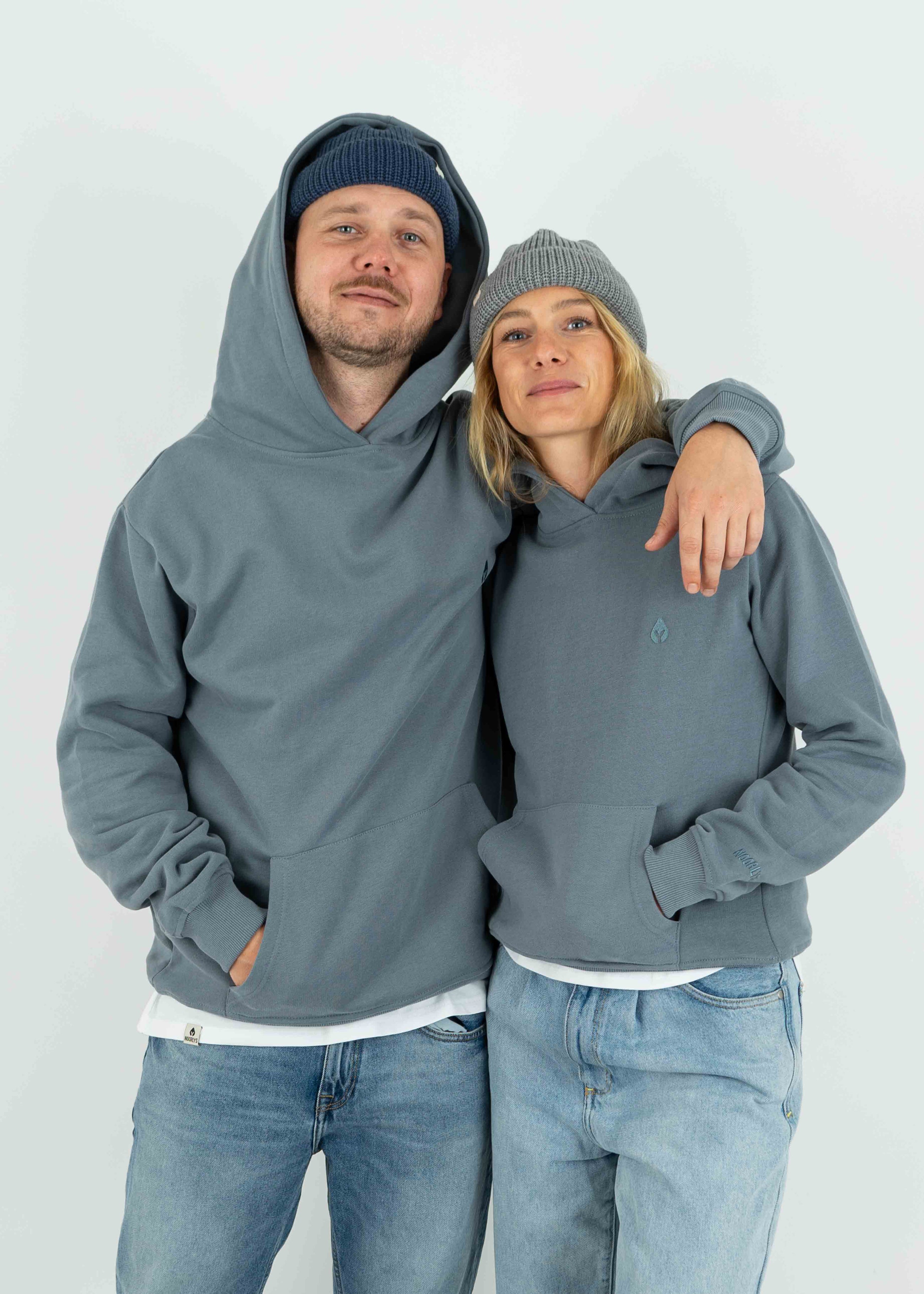 Unser Model Jonas ist <strong>184 cm</strong> groß und trägt <strong>Größe XL</strong>.#