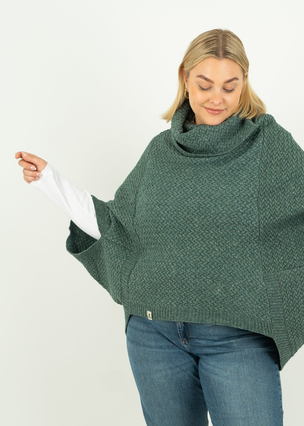Unser Model Anna ist <strong>176 cm</strong> groß und trägt <strong>Größe 2XL</strong>.#