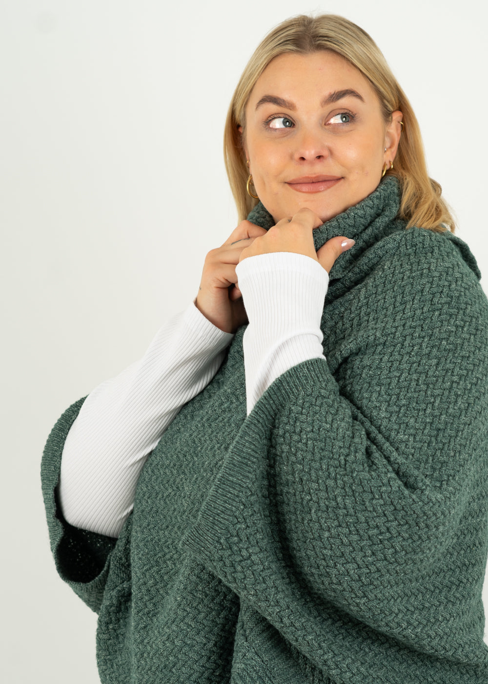 Unser Model Anna ist <strong>176 cm</strong> groß und trägt <strong>Größe 2XL</strong>.#
