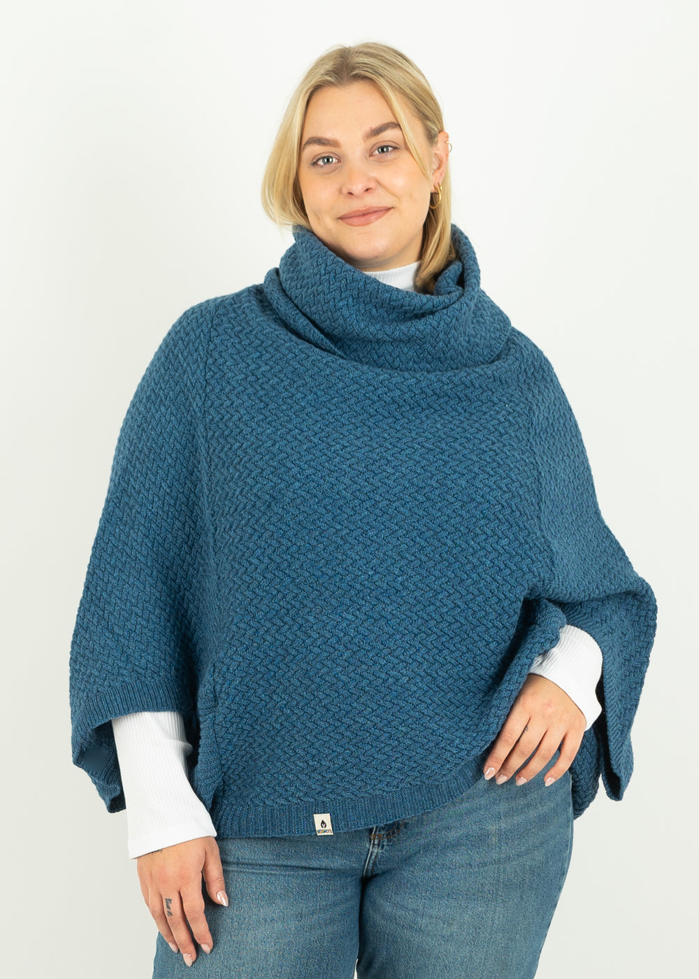 Unser Model Anna ist <strong>176 cm</strong> groß und trägt <strong>Größe 2XL</strong>.#