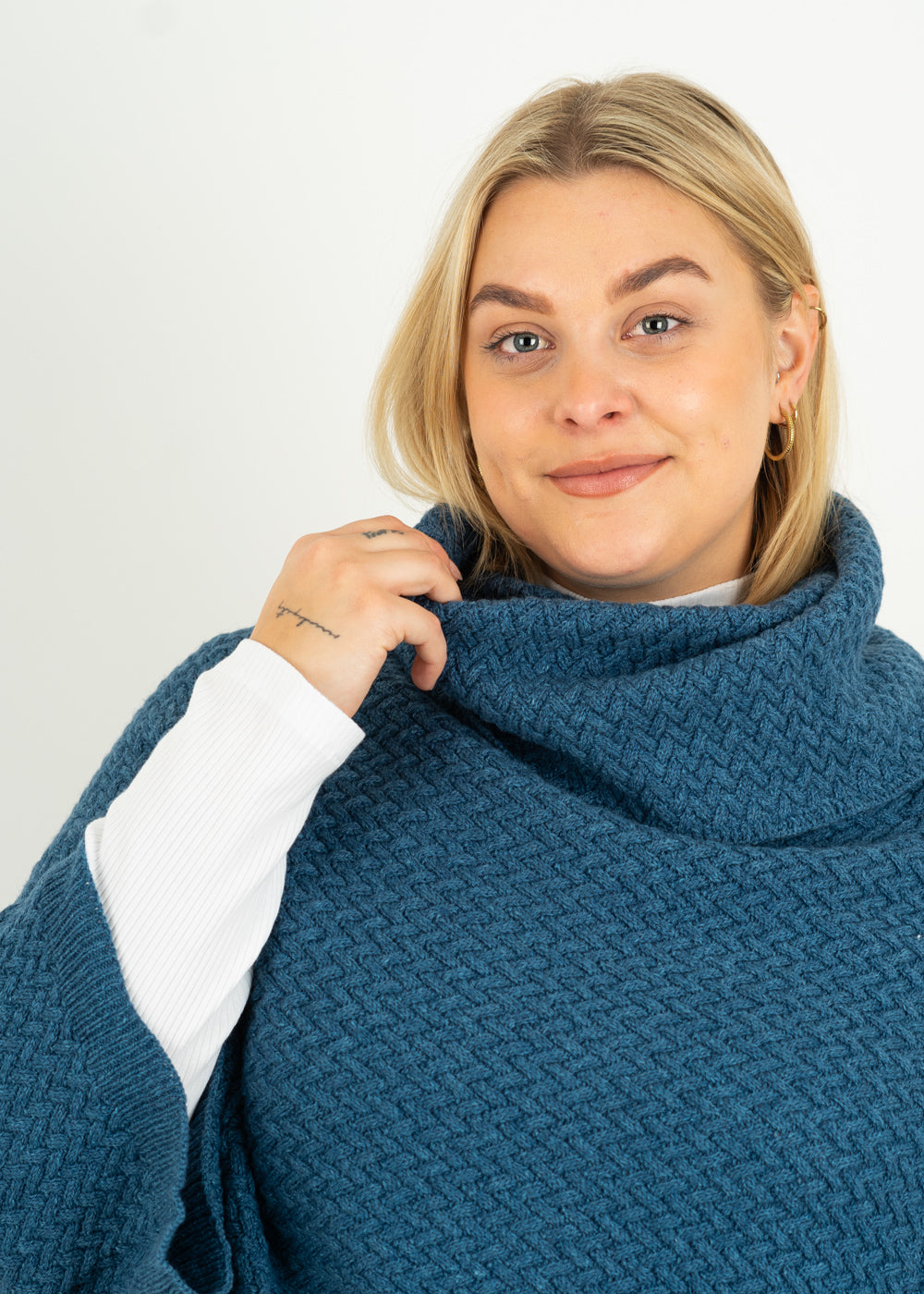Unser Model Anna ist <strong>176 cm</strong> groß und trägt <strong>Größe 2XL</strong>.#
