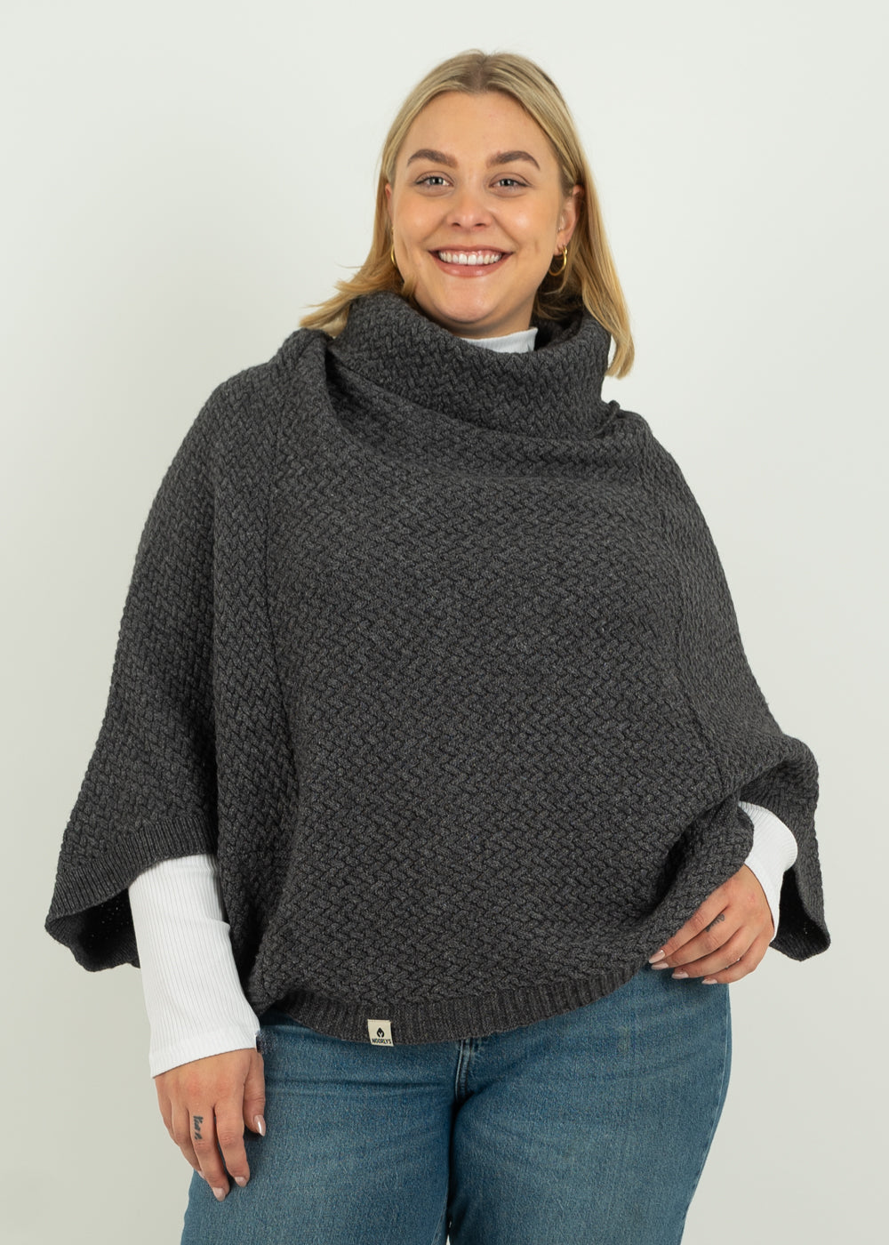 Unser Model Anna ist <strong>176 cm</strong> groß und trägt <strong>Größe 2XL</strong>.#