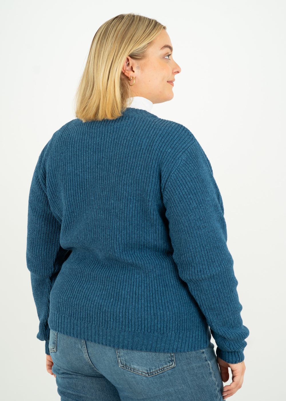 Unser Model Anna ist <strong>176 cm</strong> groß und trägt <strong>Größe 2XL</strong>.#