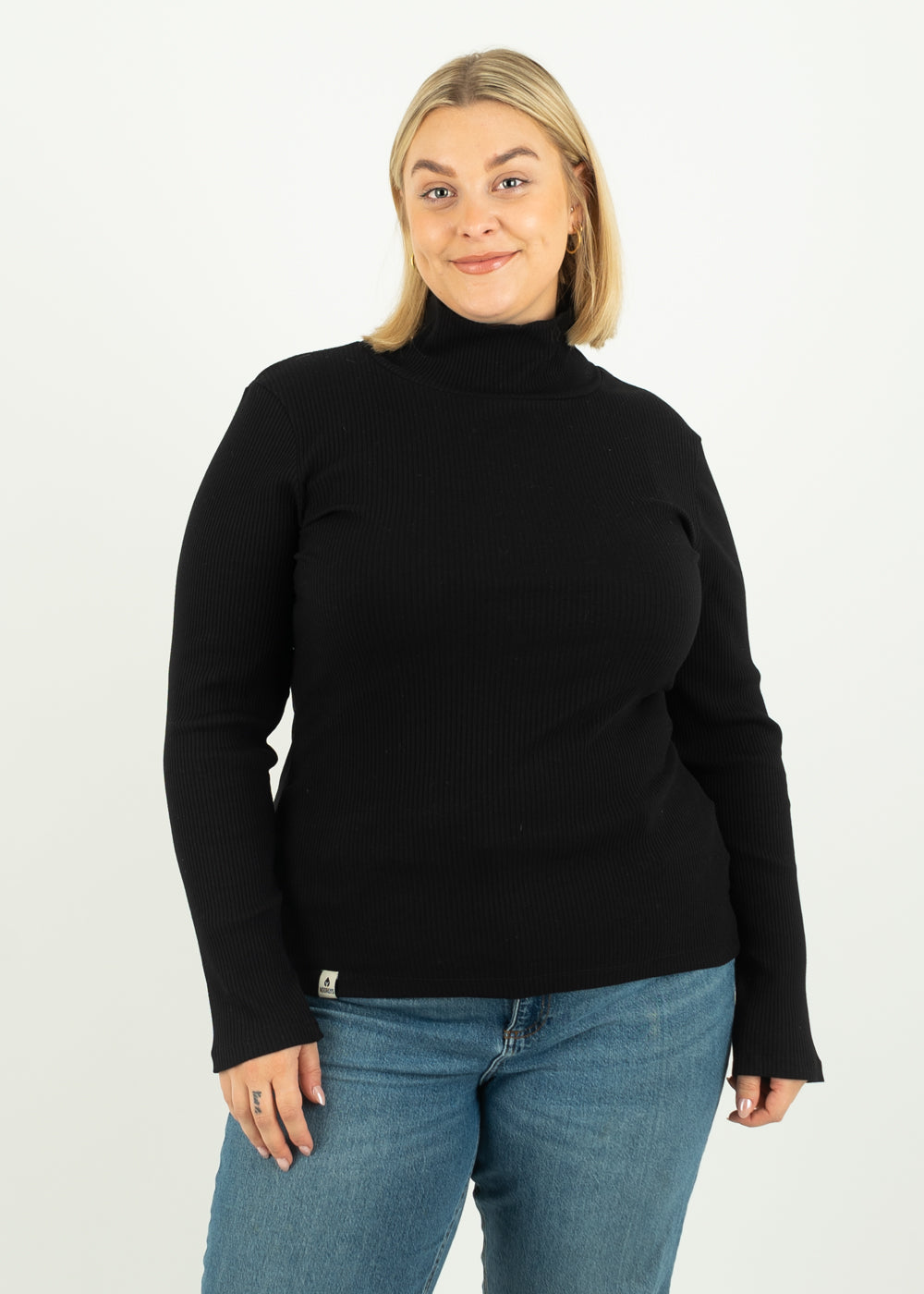 Unser Model Anna ist <strong>176 cm</strong> groß und trägt <strong>Größe 2XL</strong>.#