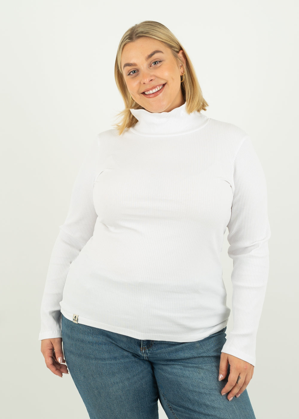 Unser Model Anna ist <strong>176 cm</strong> groß und trägt <strong>Größe 2XL</strong>.#