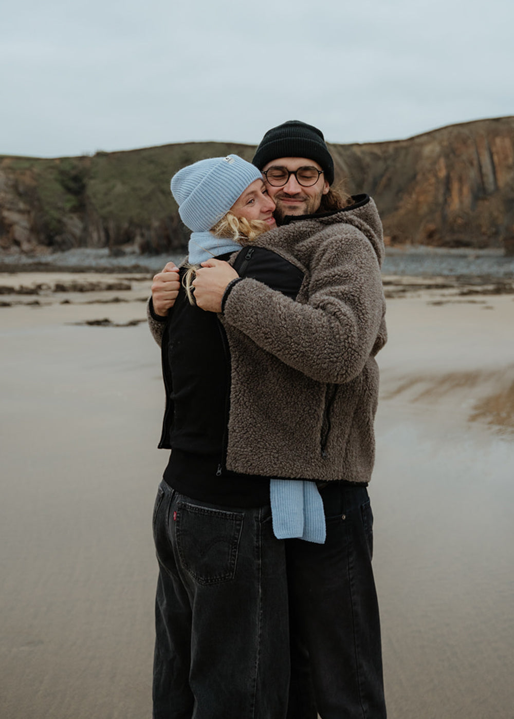 Unser Model Daniel ist <strong>180 cm</strong> groß und trägt <strong>Größe M</strong>.#