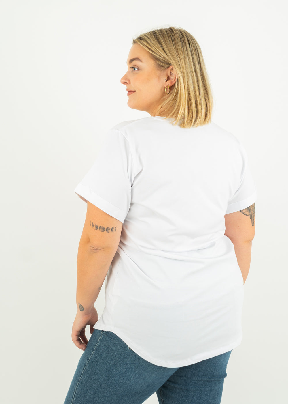 Unser Model Anna ist <strong>176 cm</strong> groß und trägt <strong>Größe 2XL</strong>.#