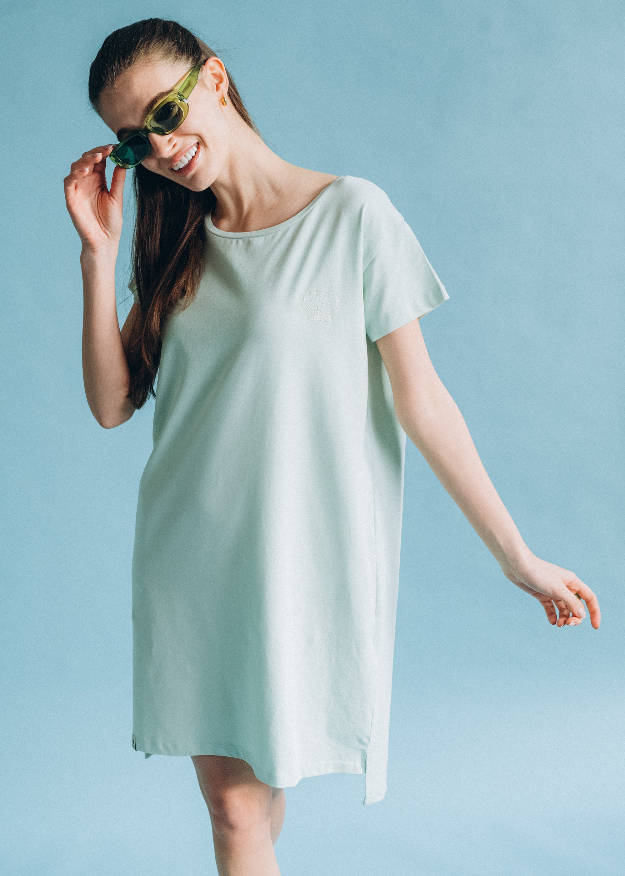 Unser Model Evelin ist <strong>177 cm</strong> groß und trägt <strong>Größe S</strong>.#