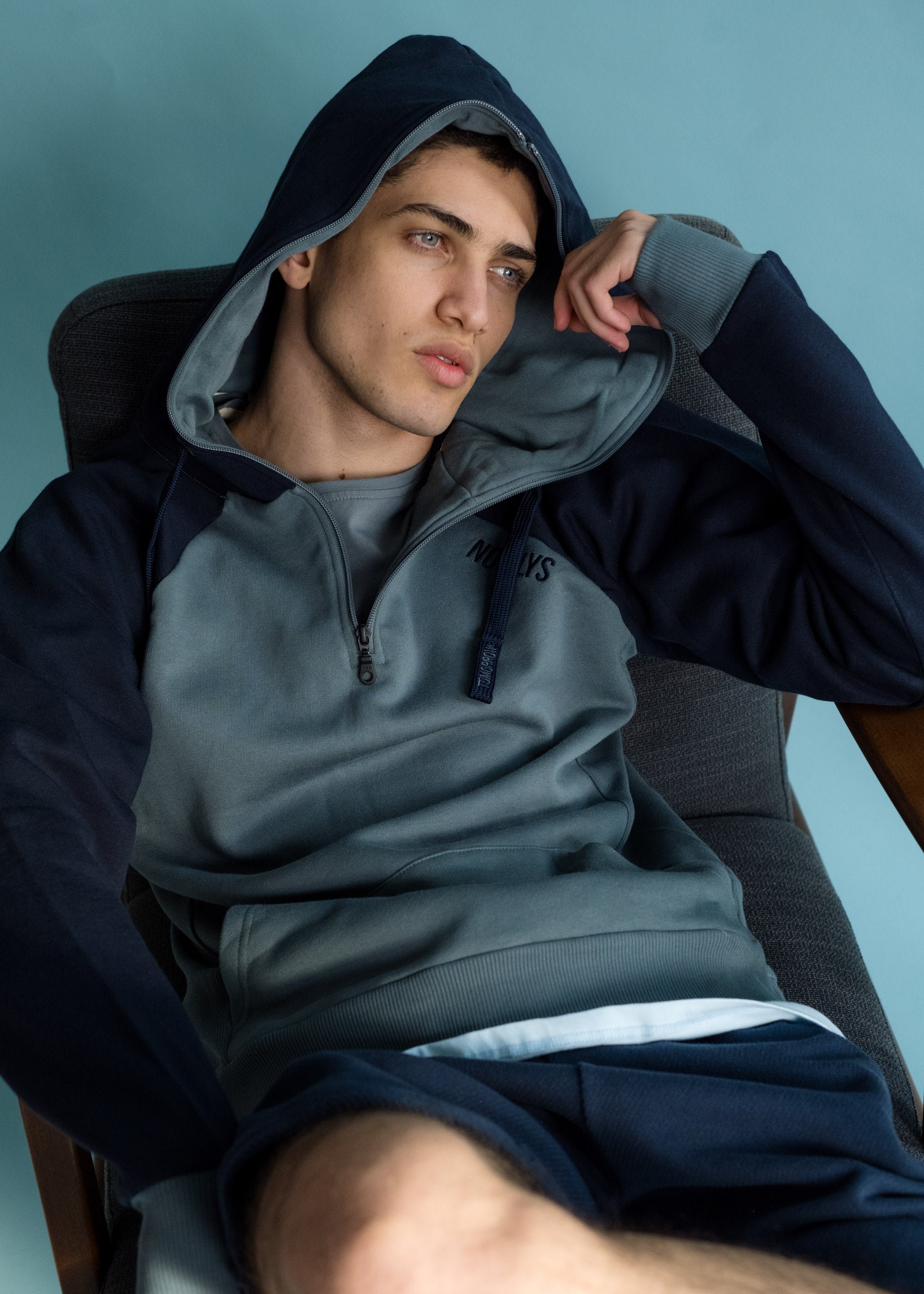 Unser Model Alisson ist <strong>184 cm</strong> groß und trägt <strong>Größe L</strong>.#