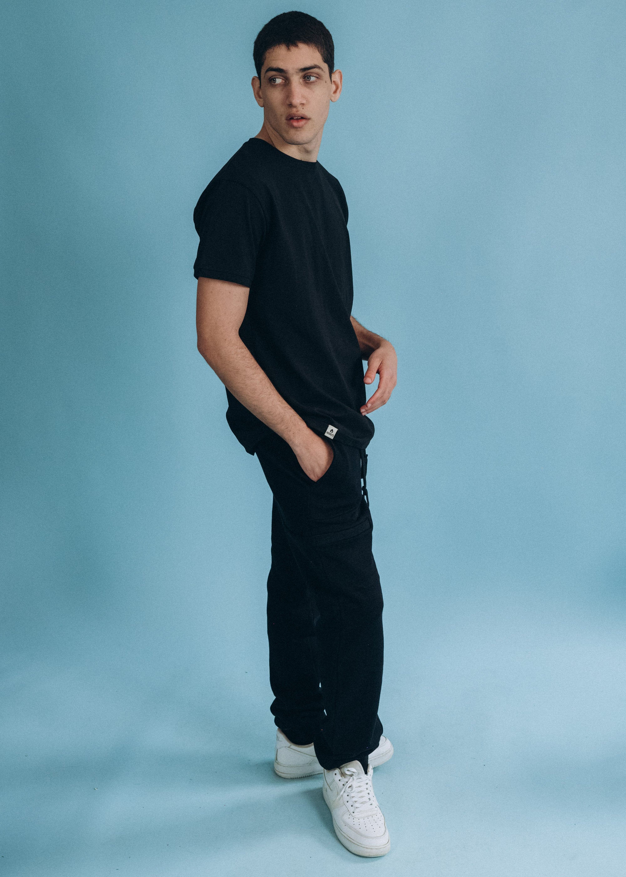 Unser Model Alisson ist <strong>184 cm</strong> groß und trägt <strong>Größe L</strong>.#