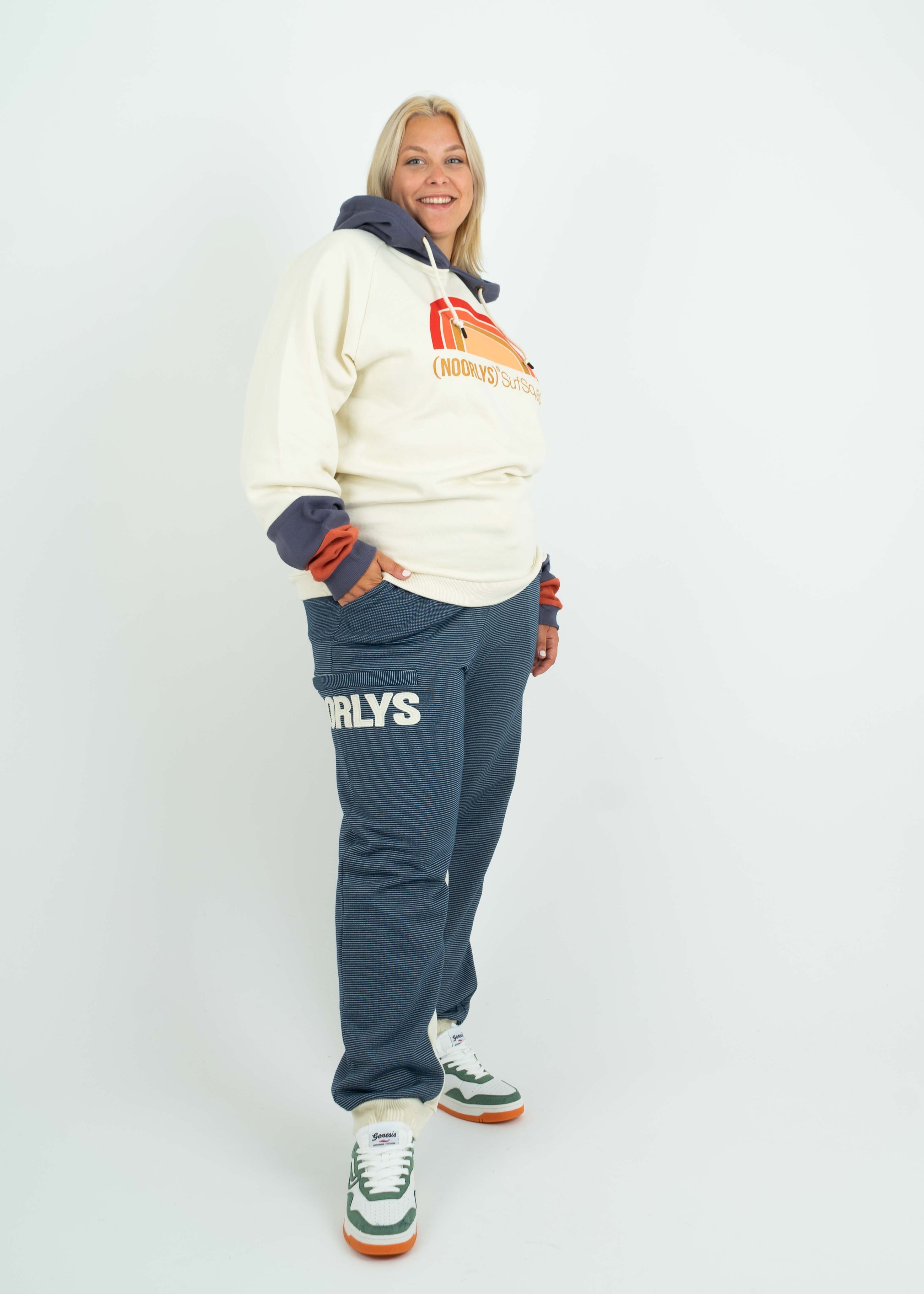 Unser Model Anna ist <strong>176 cm</strong> groß und trägt <strong>Größe 4XL</strong>.#