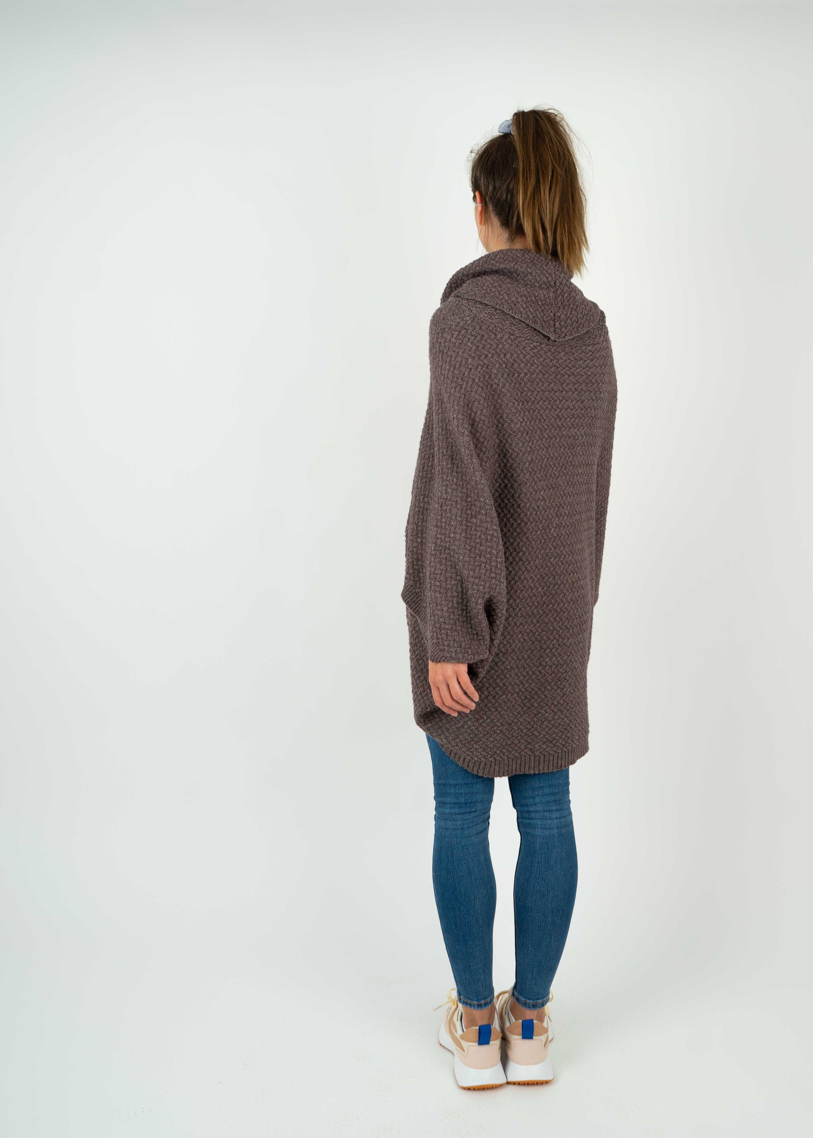 Unser Model Katy ist <strong>168 cm</strong> groß und trägt <strong>Größe S</strong>.#