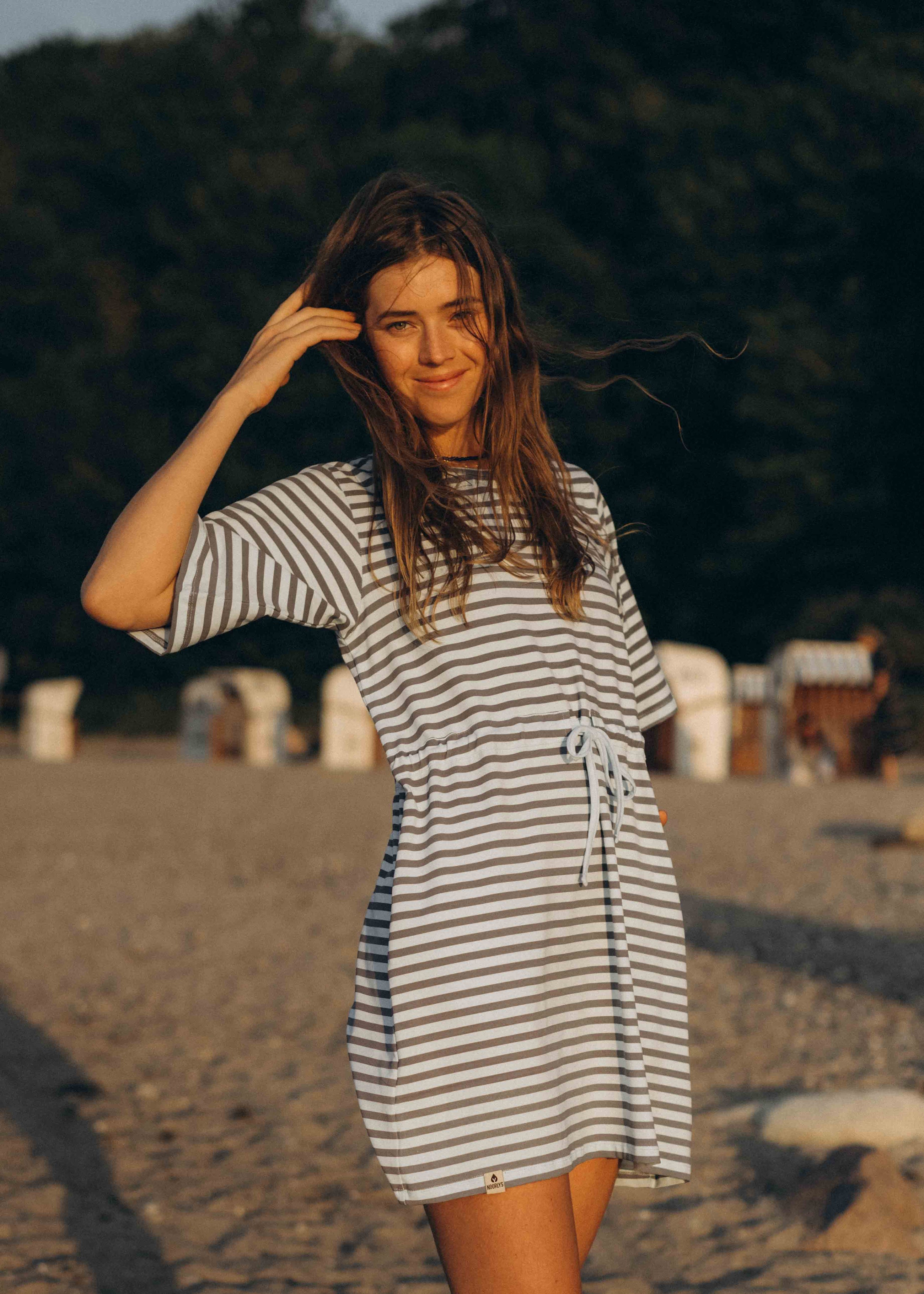 Unser Model Mathilda ist <strong>178 cm</strong> groß und trägt <strong>Größe S</strong>.#