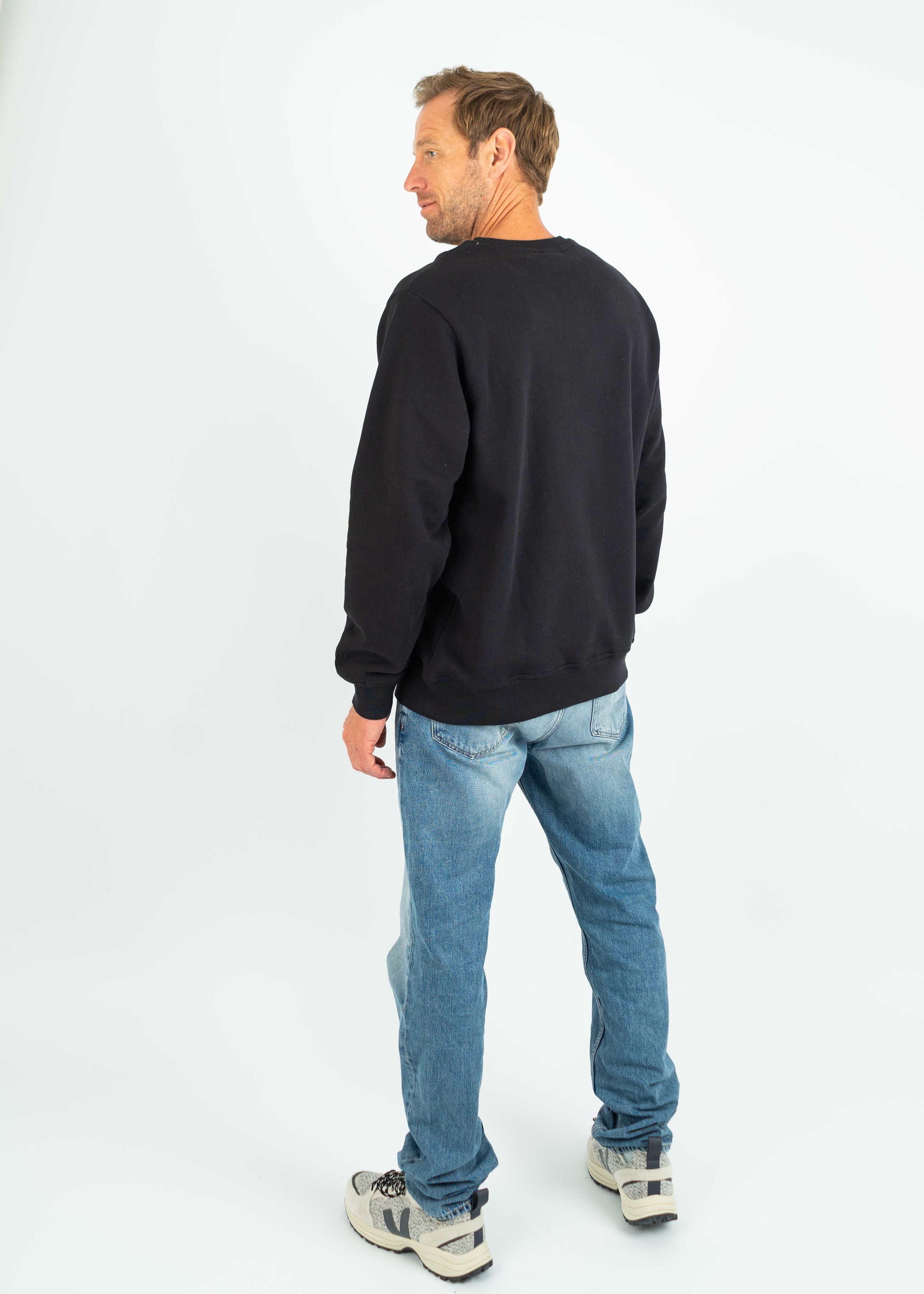 Unser Model Matthias ist <strong>187 cm</strong> groß und trägt <strong>Größe L</strong>.#
