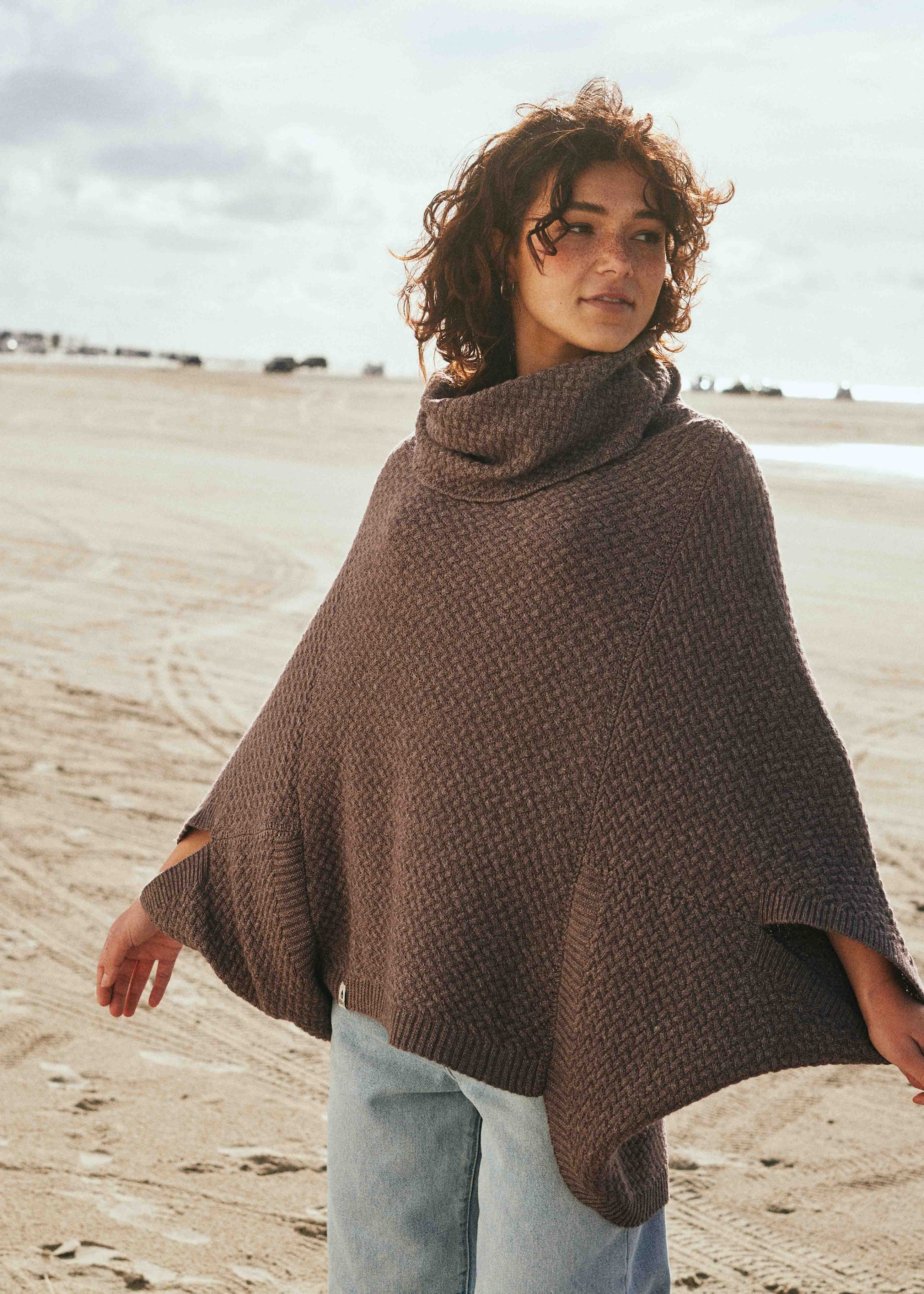 Unser Model Acelya ist <strong>173 cm</strong> groß und trägt <strong>Größe S</strong>.#