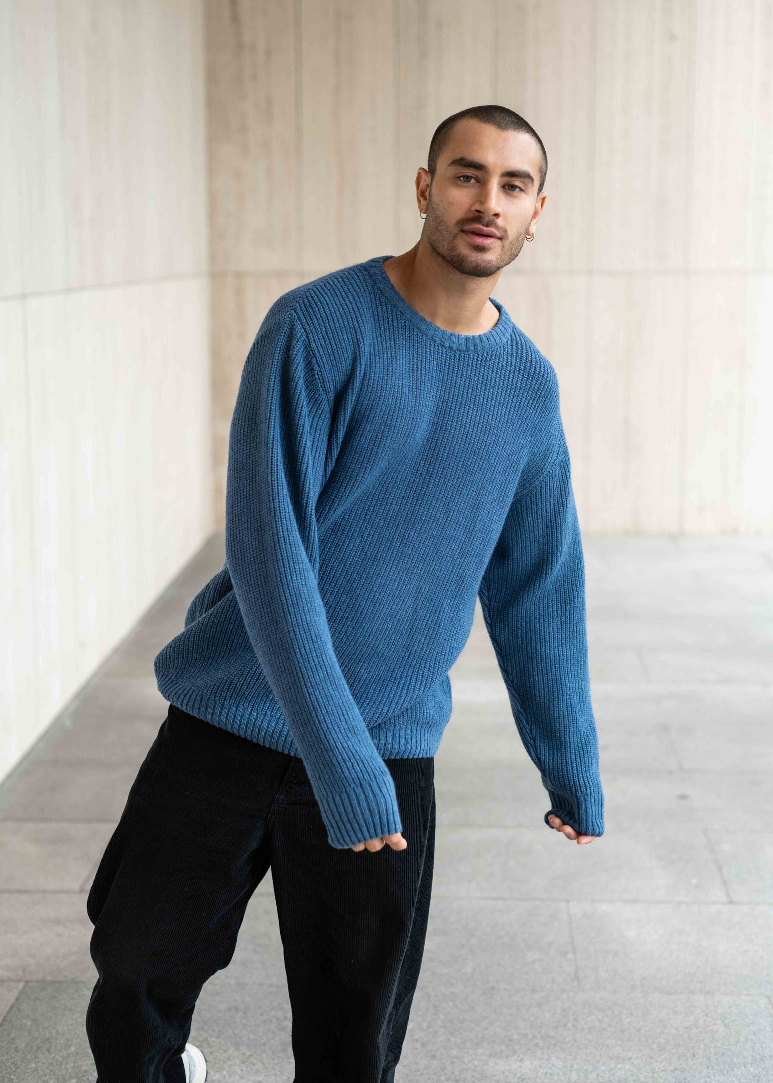 Unser Model Hugo ist <strong>184 cm</strong> groß und trägt <strong>Größe L</strong>.#