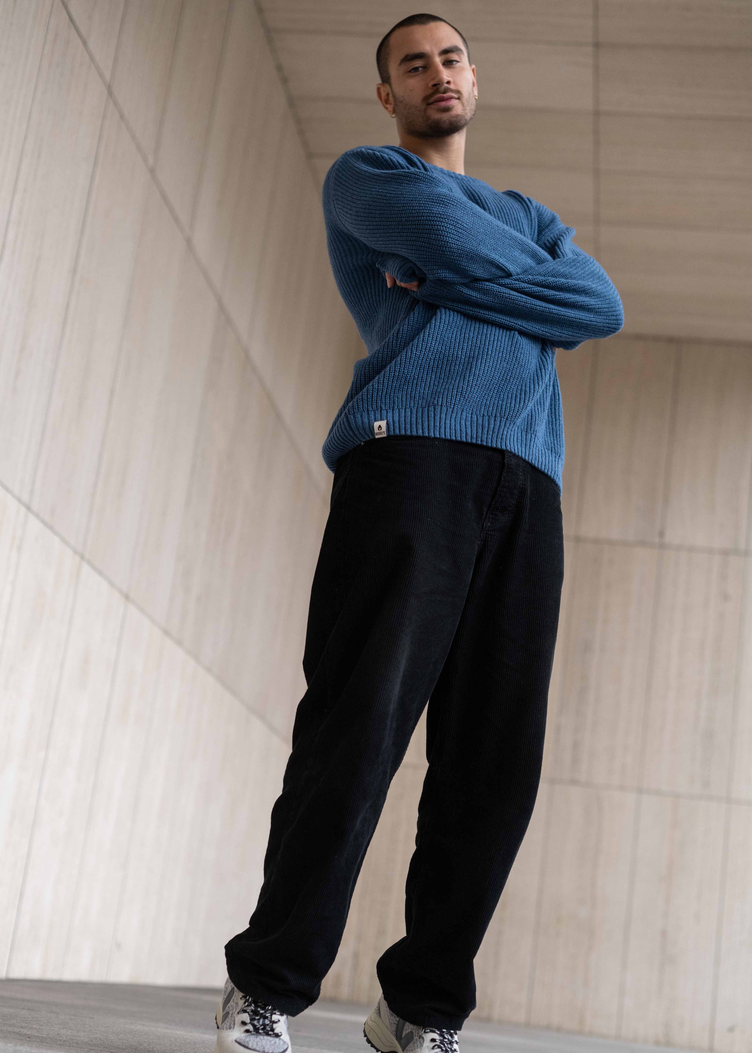 Unser Model Hugo ist <strong>184 cm</strong> groß und trägt <strong>Größe L</strong>.#