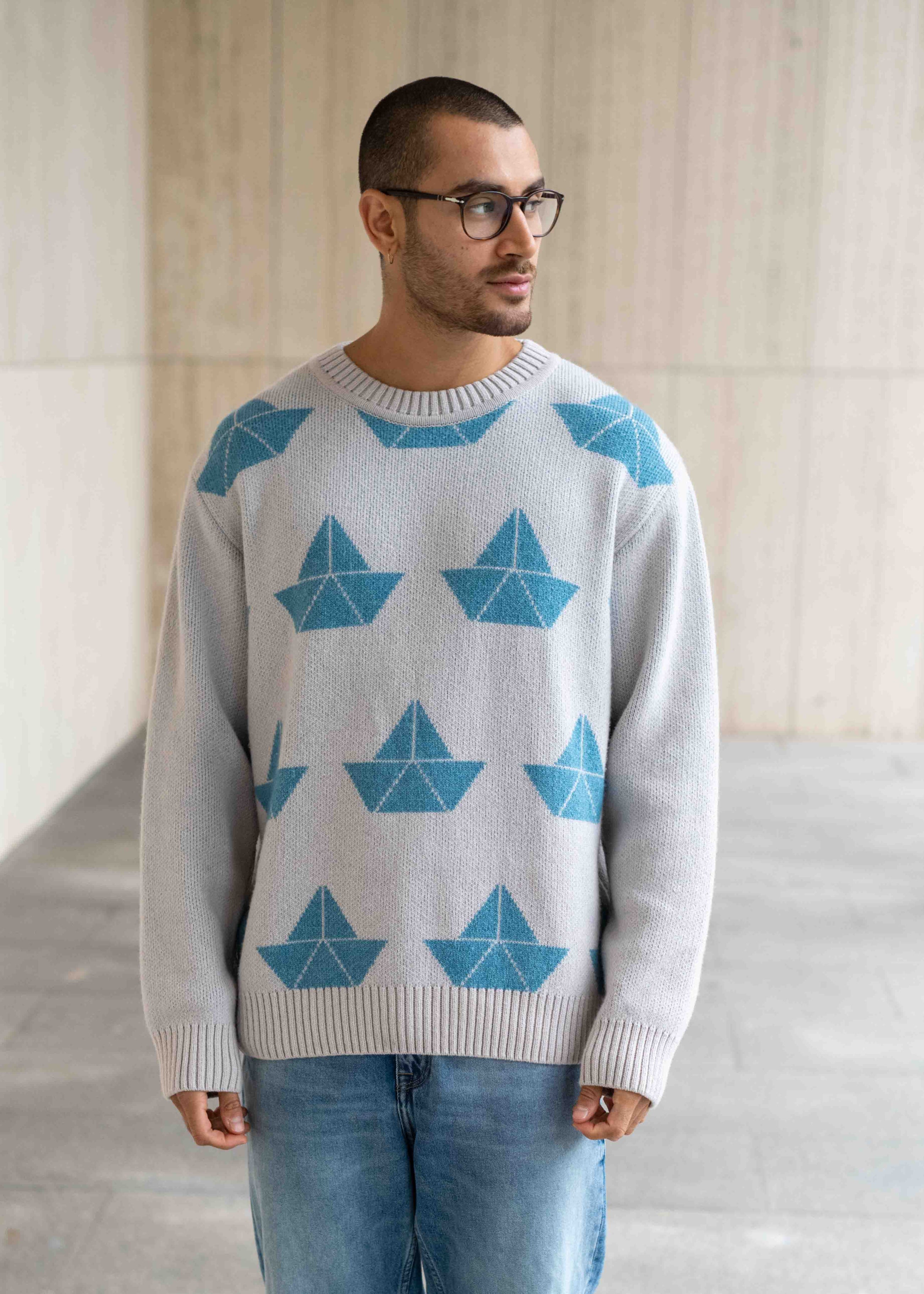 Unser Model Hugo ist <strong>184 cm</strong> groß und trägt <strong>Größe L</strong>.#