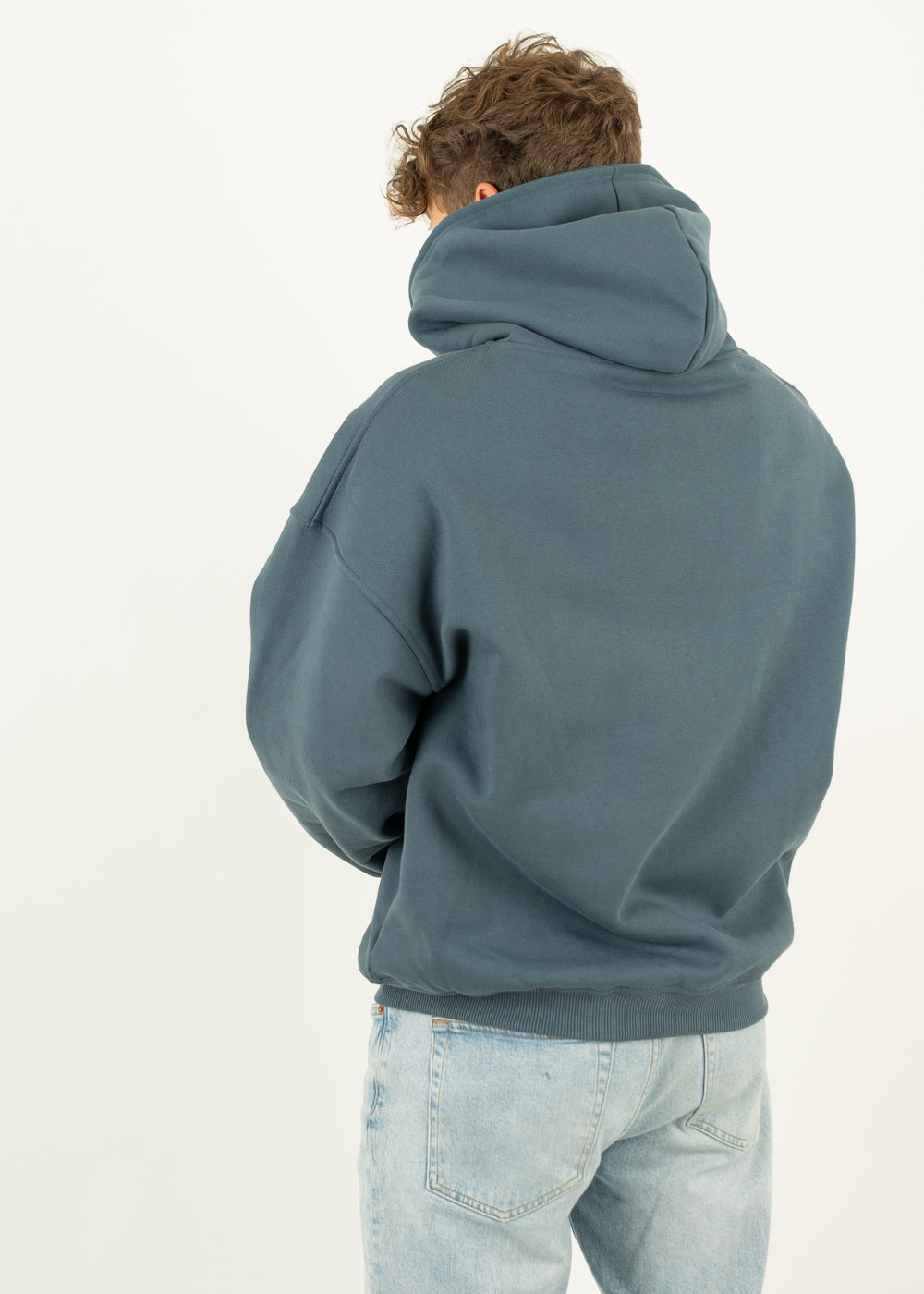 Unser Model Henry ist <strong>178 cm</strong> groß und trägt <strong>Größe L</strong>.#