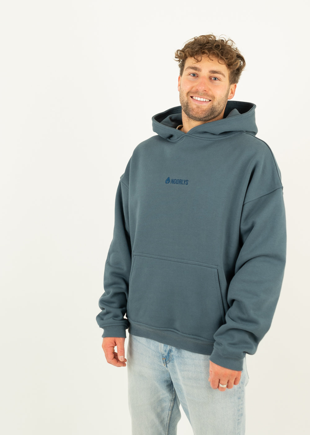 Unser Model Henry ist <strong>178 cm</strong> groß und trägt <strong>Größe L</strong>.#