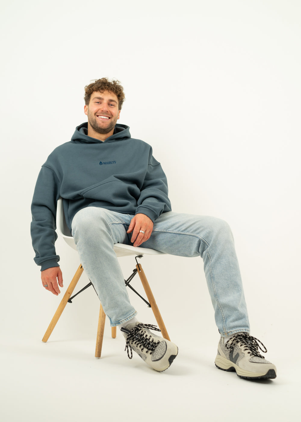 Unser Model Henry ist <strong>178 cm</strong> groß und trägt <strong>Größe L</strong>.#
