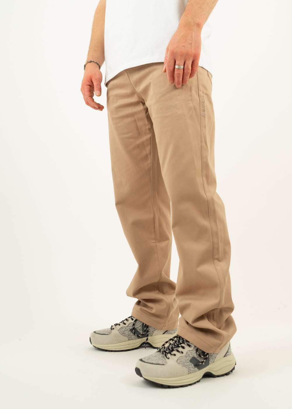 Unser Model Henry ist <strong>178 cm</strong> groß und trägt <strong>Größe S</strong>.#
