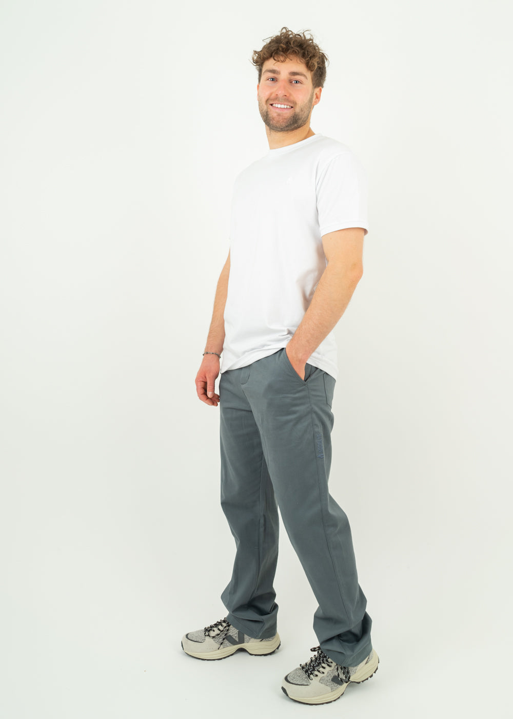 Unser Model Henry ist <strong>178 cm</strong> groß und trägt <strong>Größe S</strong>.#