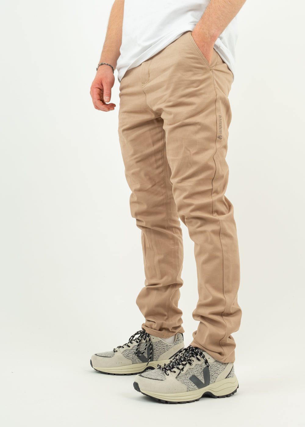 Unser Model Henry ist <strong>178 cm</strong> groß und trägt <strong>Größe S</strong>.#