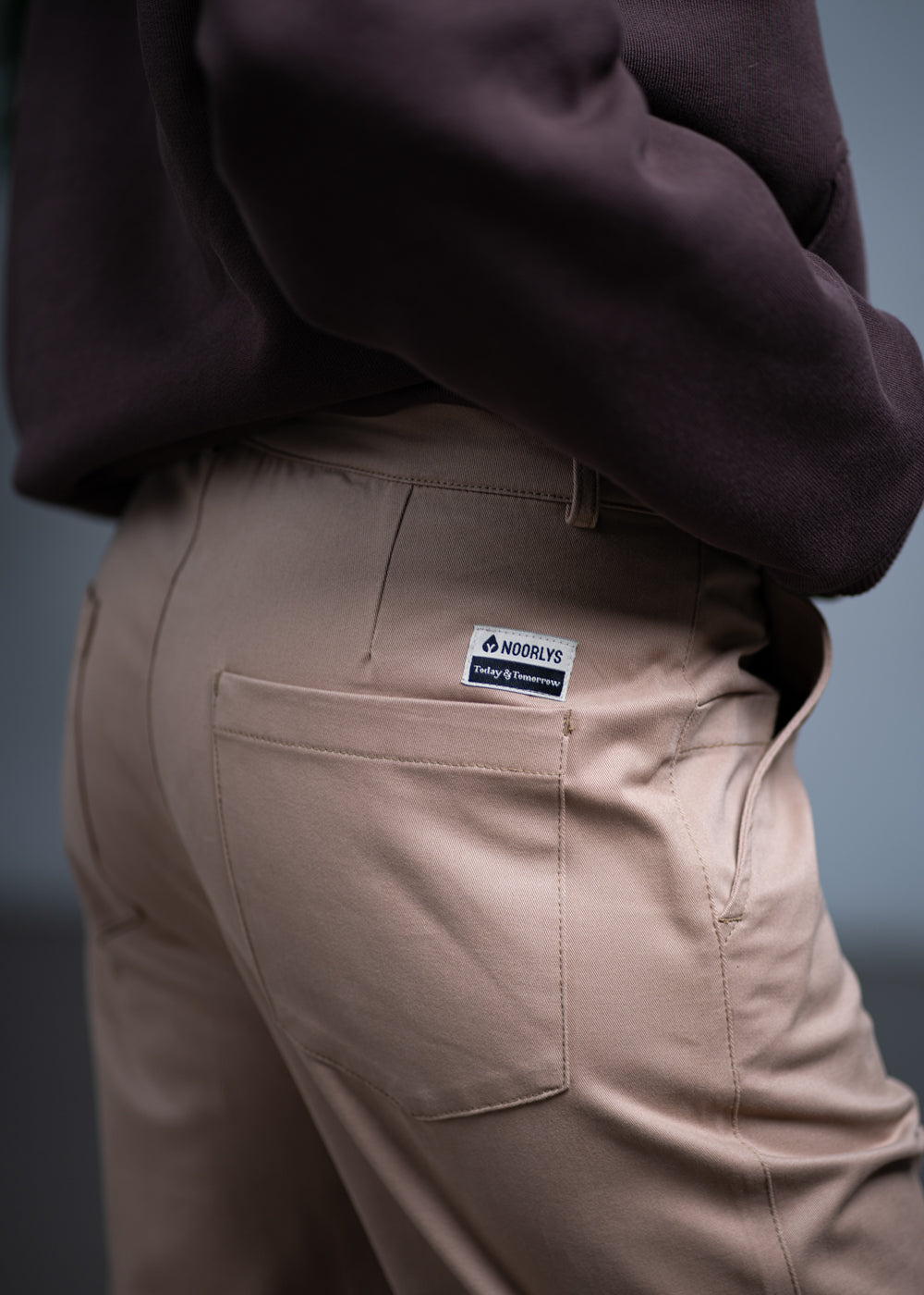 Unser Model Lisa ist <strong>178 cm</strong> groß und trägt <strong>Größe S</strong>, da das Produkt unisex geschnitten ist. Sonst trägt Lisa Größe M in Hosen.#