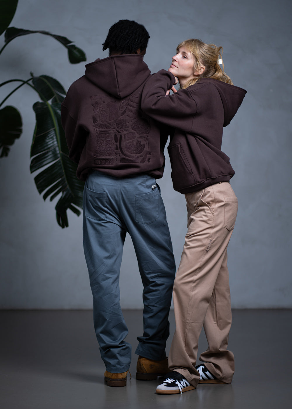 Unser Model K ist <strong>189 cm</strong> groß und trägt <strong>Größe L</strong>.#