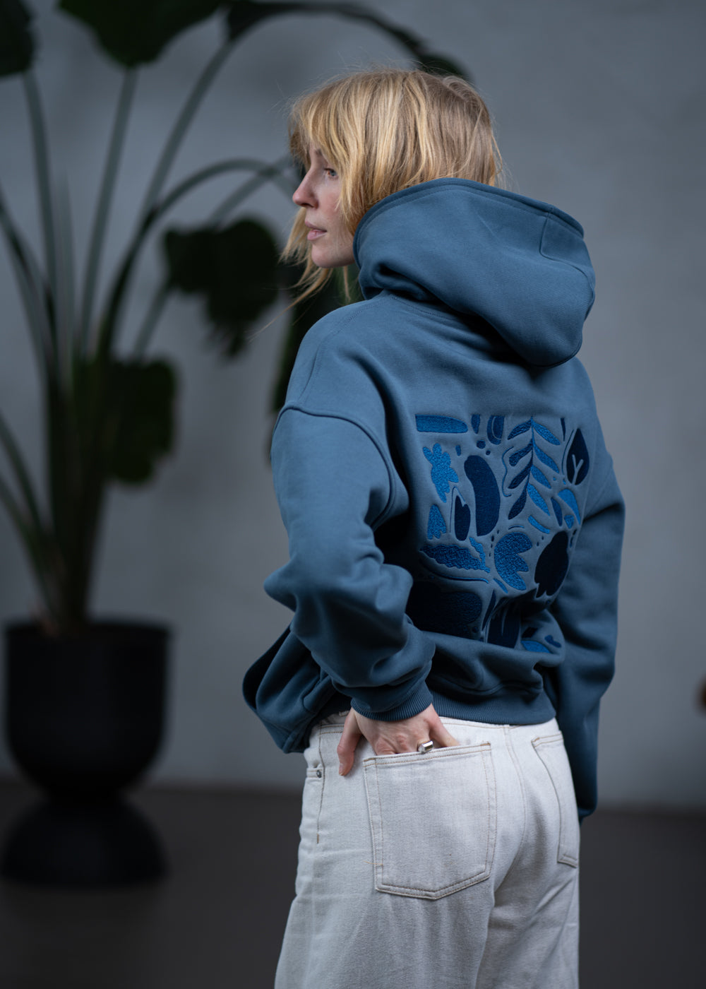Unser Model Lisa ist <strong>178 cm</strong> groß und trägt <strong>Größe S</strong>.#