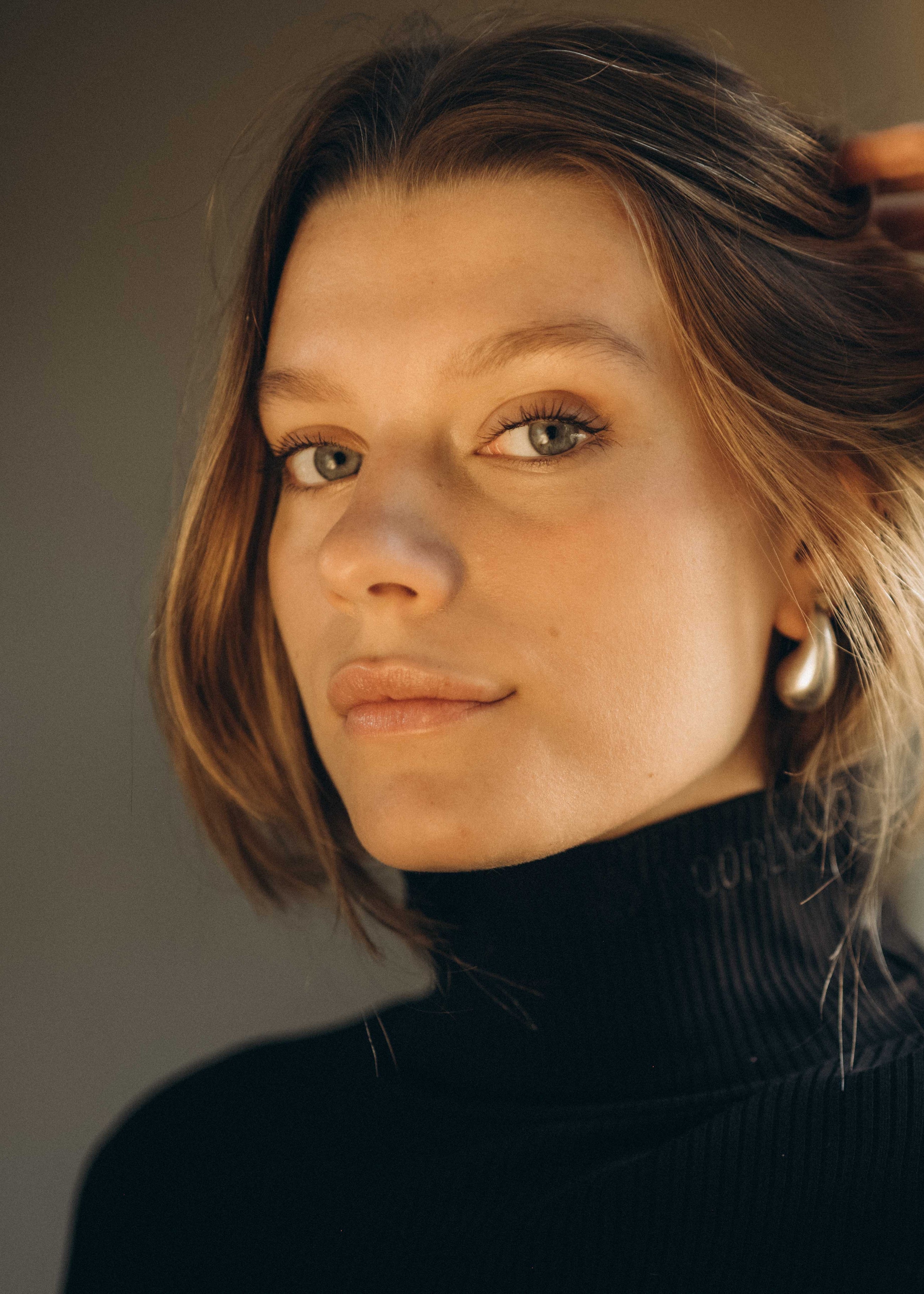 Unser Model Lotti ist <strong>184 cm</strong> groß und trägt <strong>Größe L</strong>.#