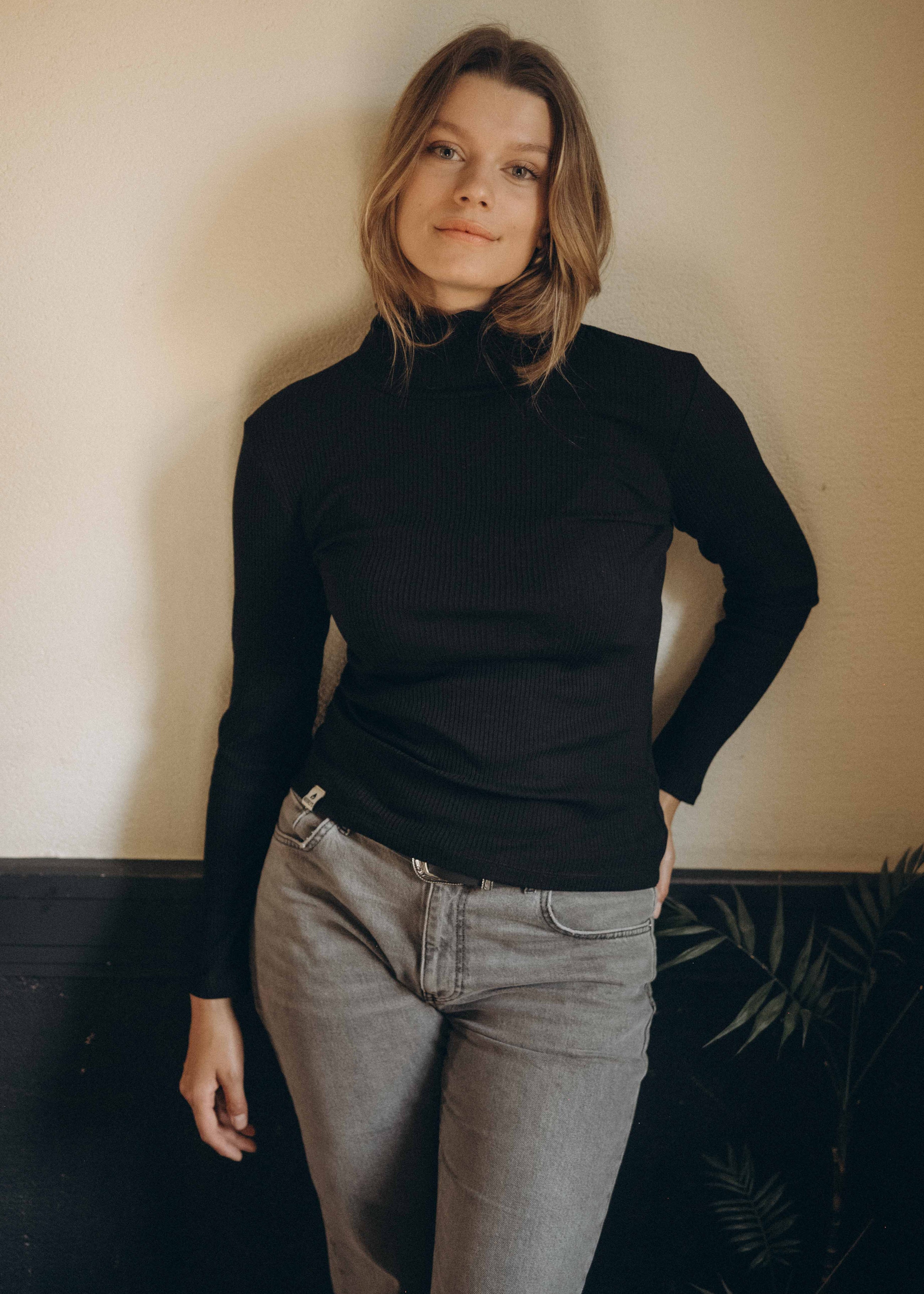 Unser Model Lotti ist <strong>184 cm</strong> groß und trägt <strong>Größe L</strong>.#