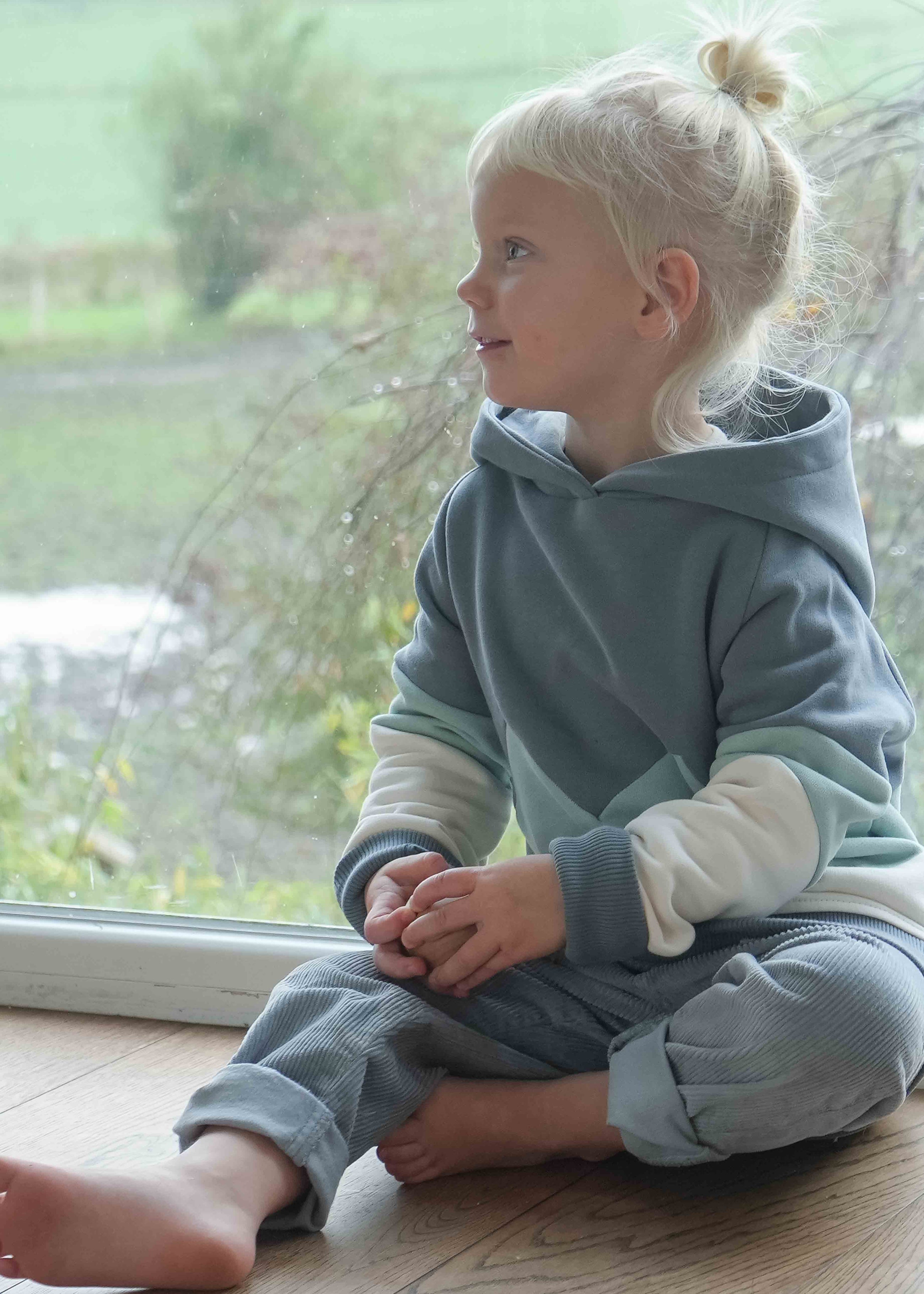 Unser Model Philipa ist <strong>110 cm</strong> groß und trägt <strong>Größe 110-116</strong>.#