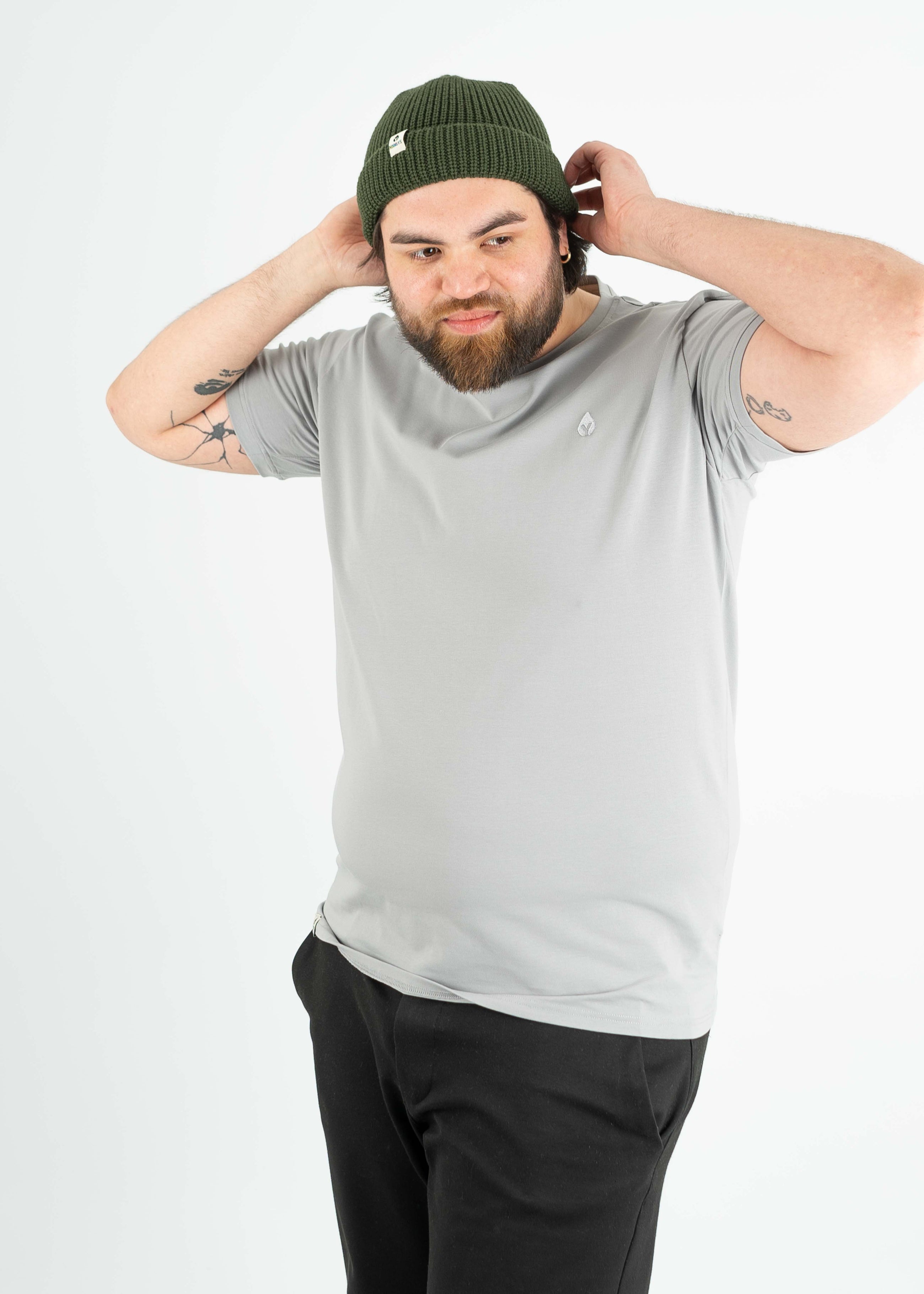 Unser Model Kurt ist <strong>196 cm</strong> groß und trägt <strong>Größe 2XL</strong>.#