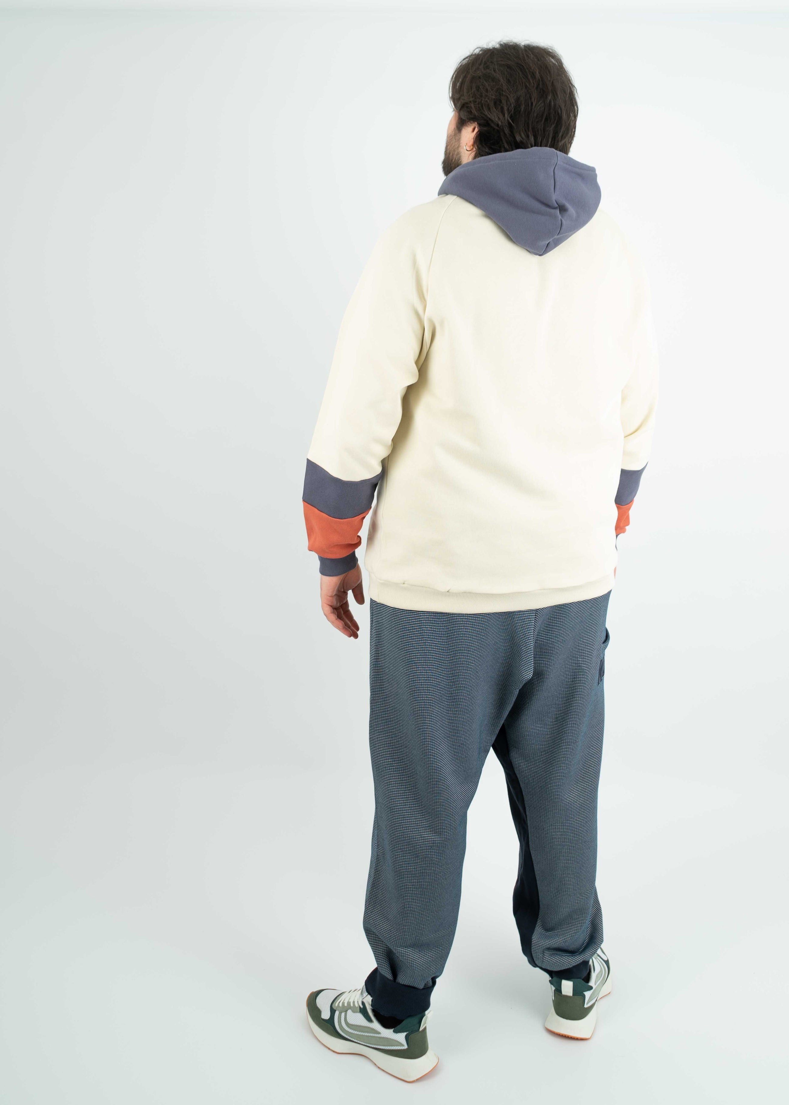 Unser Model Kurt ist <strong>196 cm</strong> groß und trägt <strong>Größe L+</strong>.#