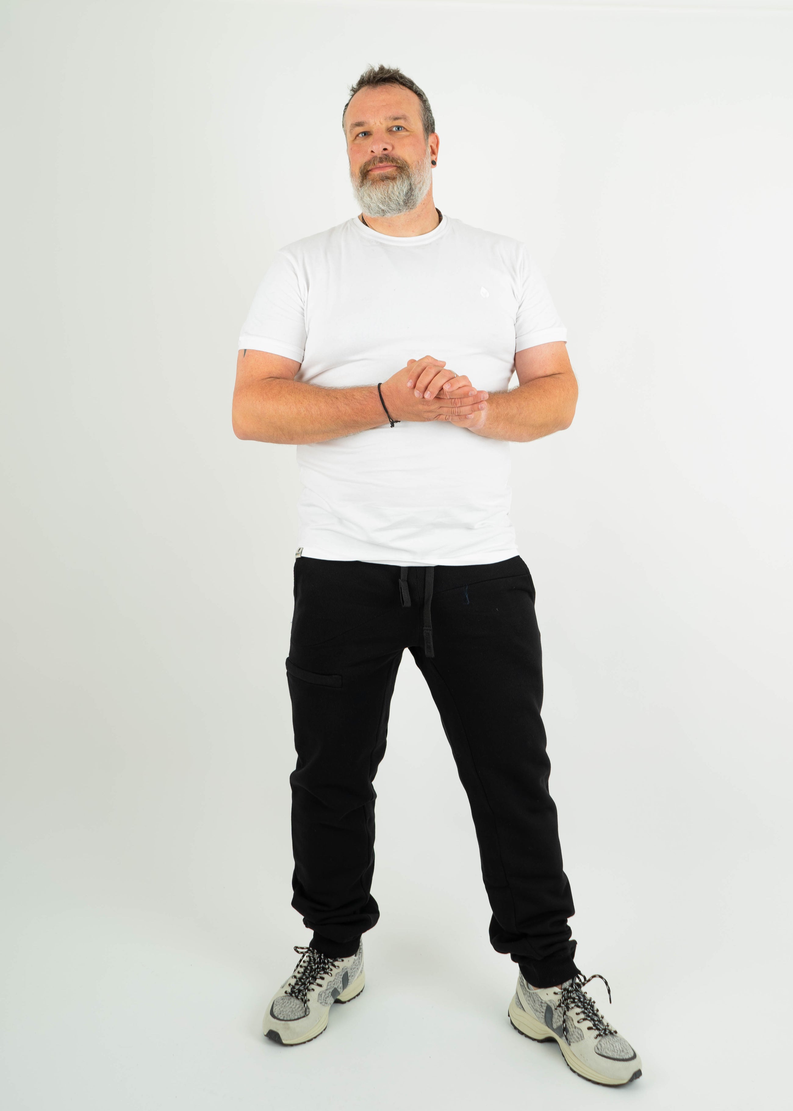 Unser Model Stefan ist <strong>185 cm</strong> groß und trägt <strong>Größe 2XL</strong>.#