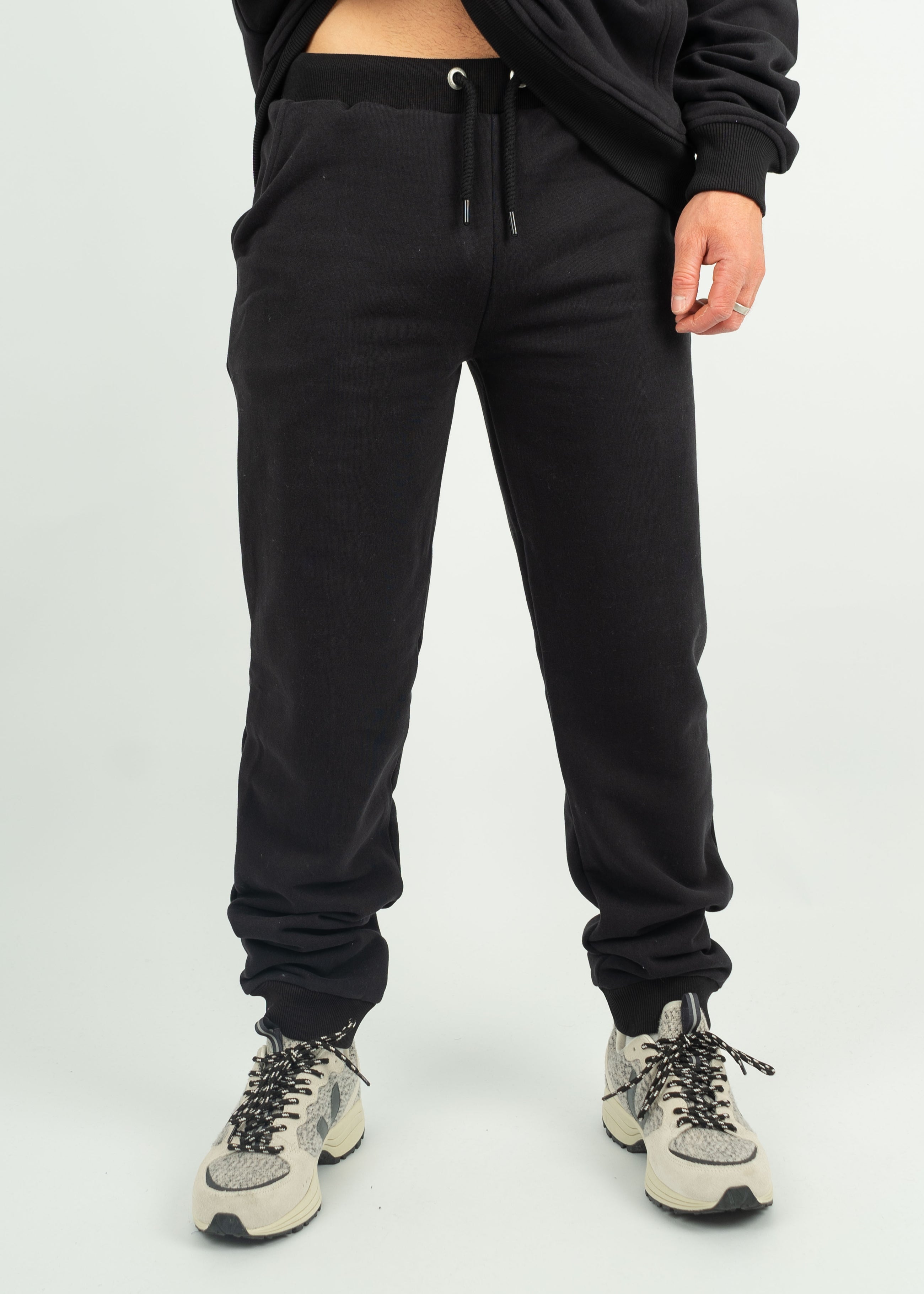 Unser Model Henry ist <strong>178 cm</strong> groß und trägt <strong>Größe L</strong>.#