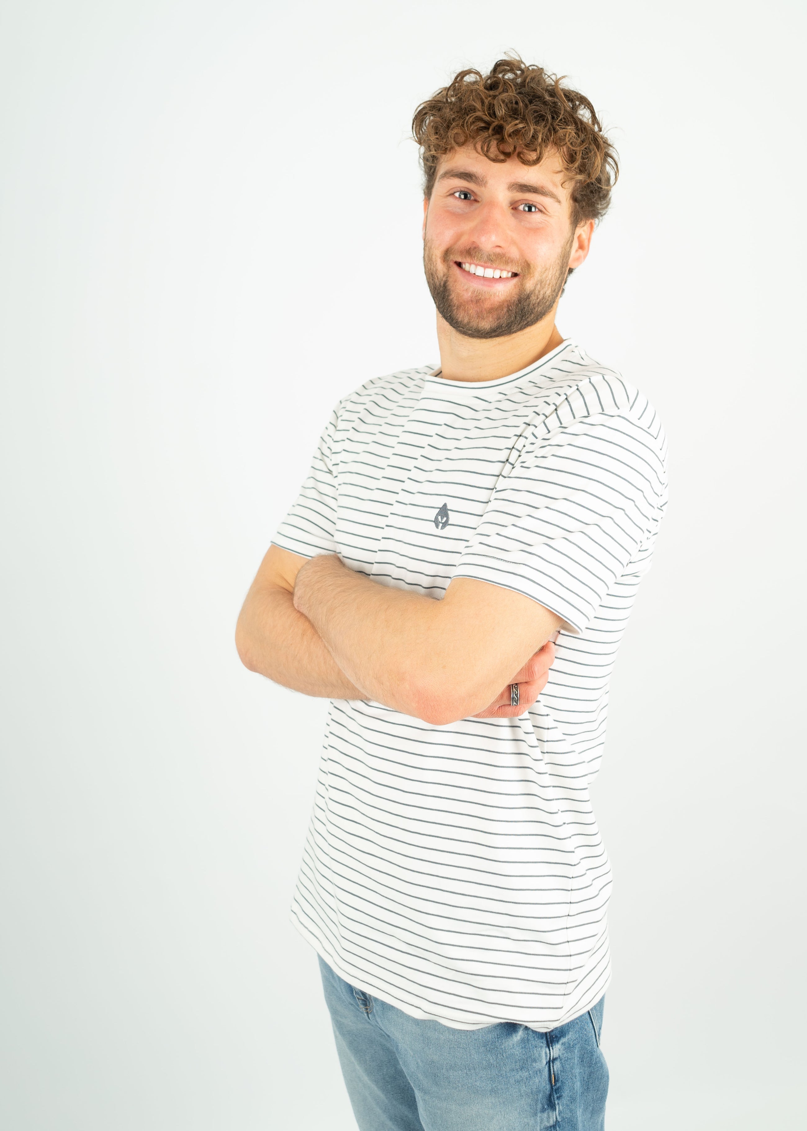 Unser Model Henry ist <strong>178 cm</strong> groß und trägt <strong>Größe L</strong>.#