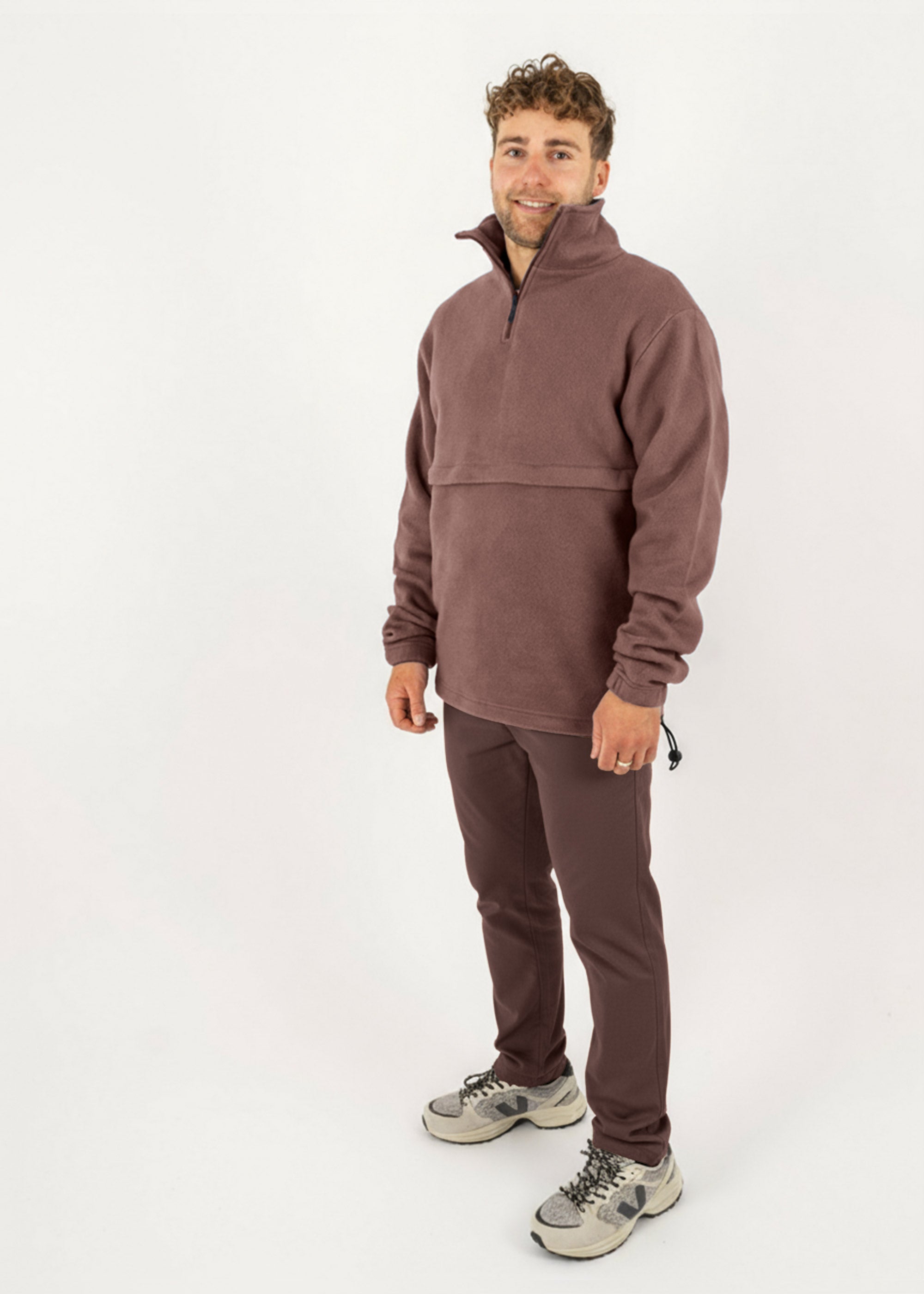 Bündel Baumwoll-Fleece-Sweater RAUK & Chinohose ACHTERN