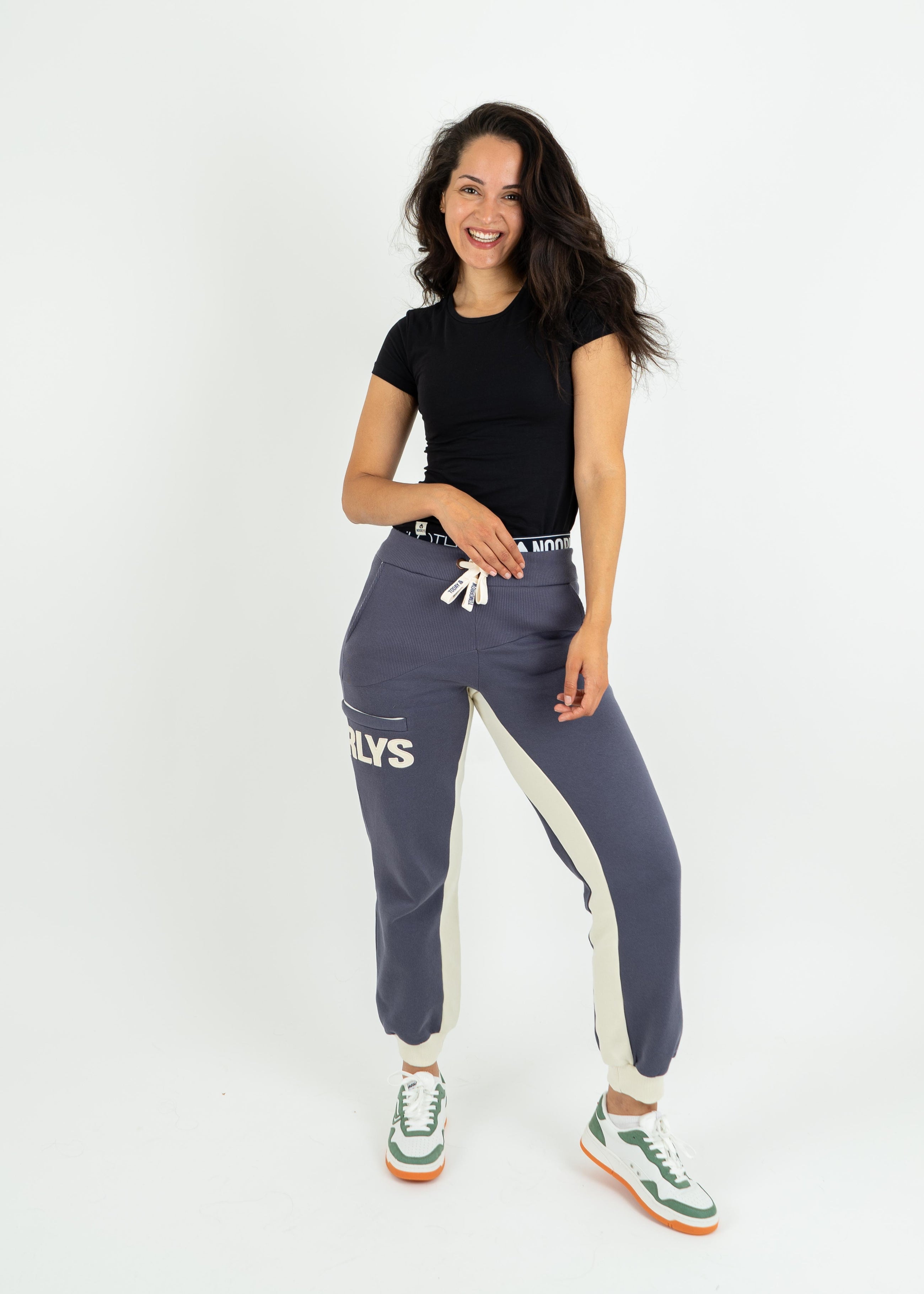 Unser Model Ahlem ist <strong>181 cm</strong> groß und trägt <strong>Größe S</strong>.#