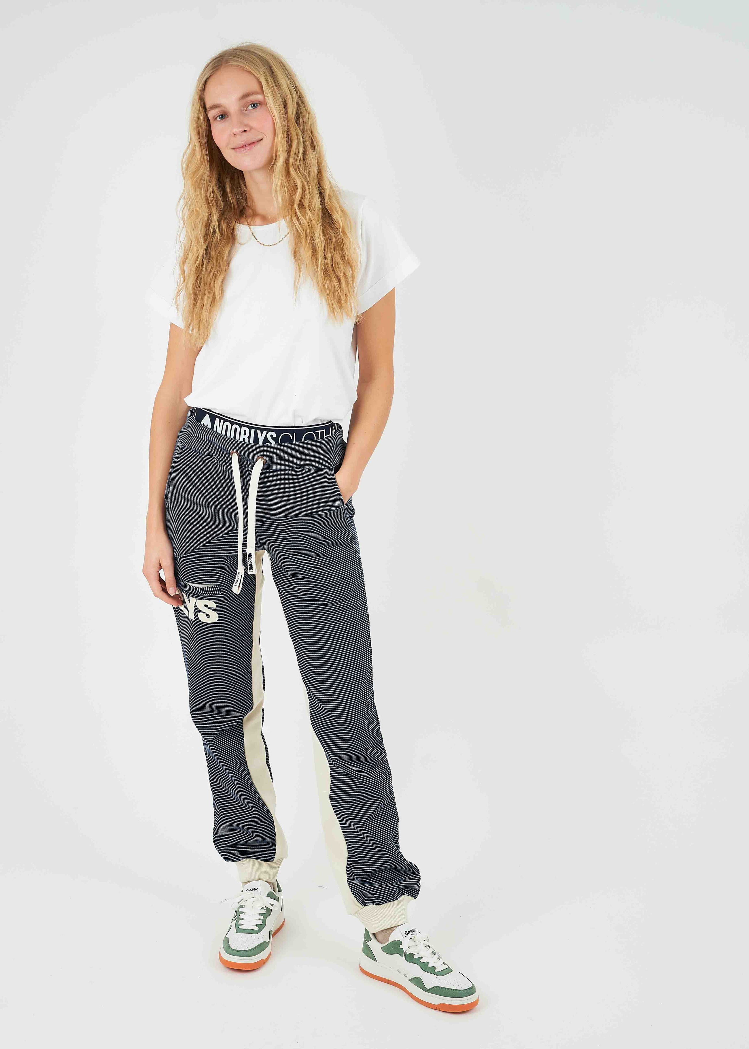 Unser Model Lisa ist <strong>178 cm</strong> groß und trägt <strong>Größe S</strong>.#