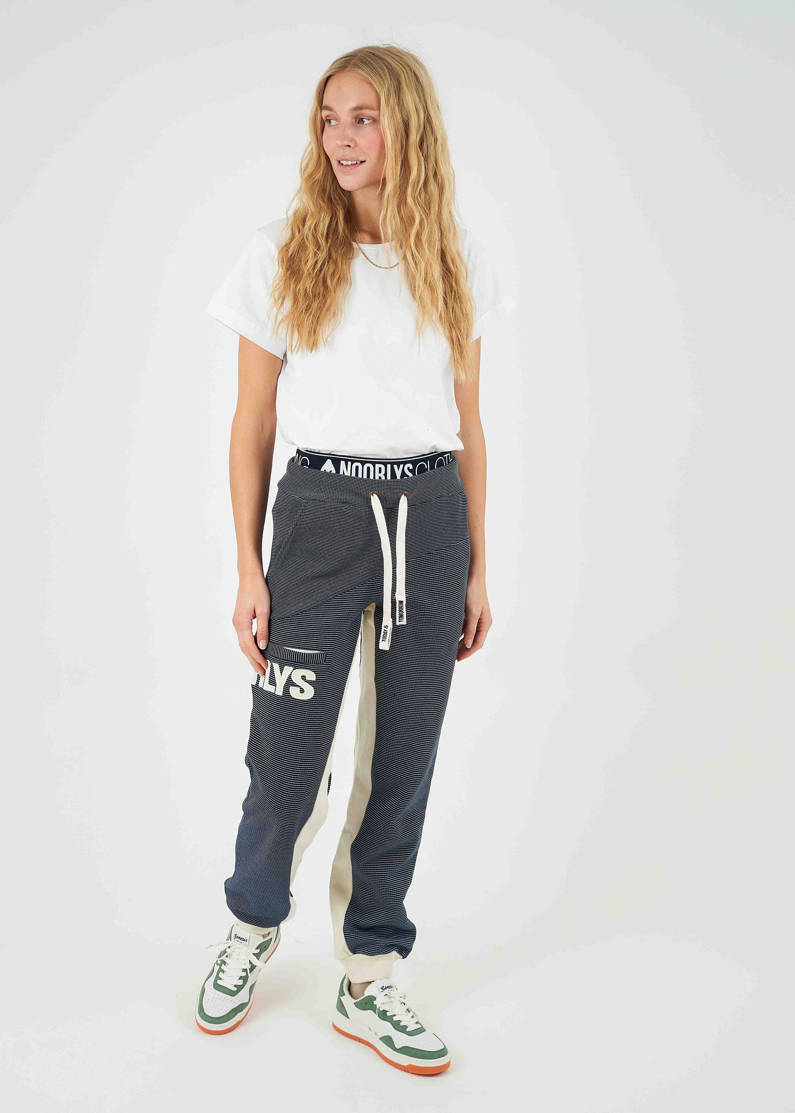 Unser Model Lisa ist <strong>178 cm</strong> groß und trägt <strong>Größe S</strong>.#