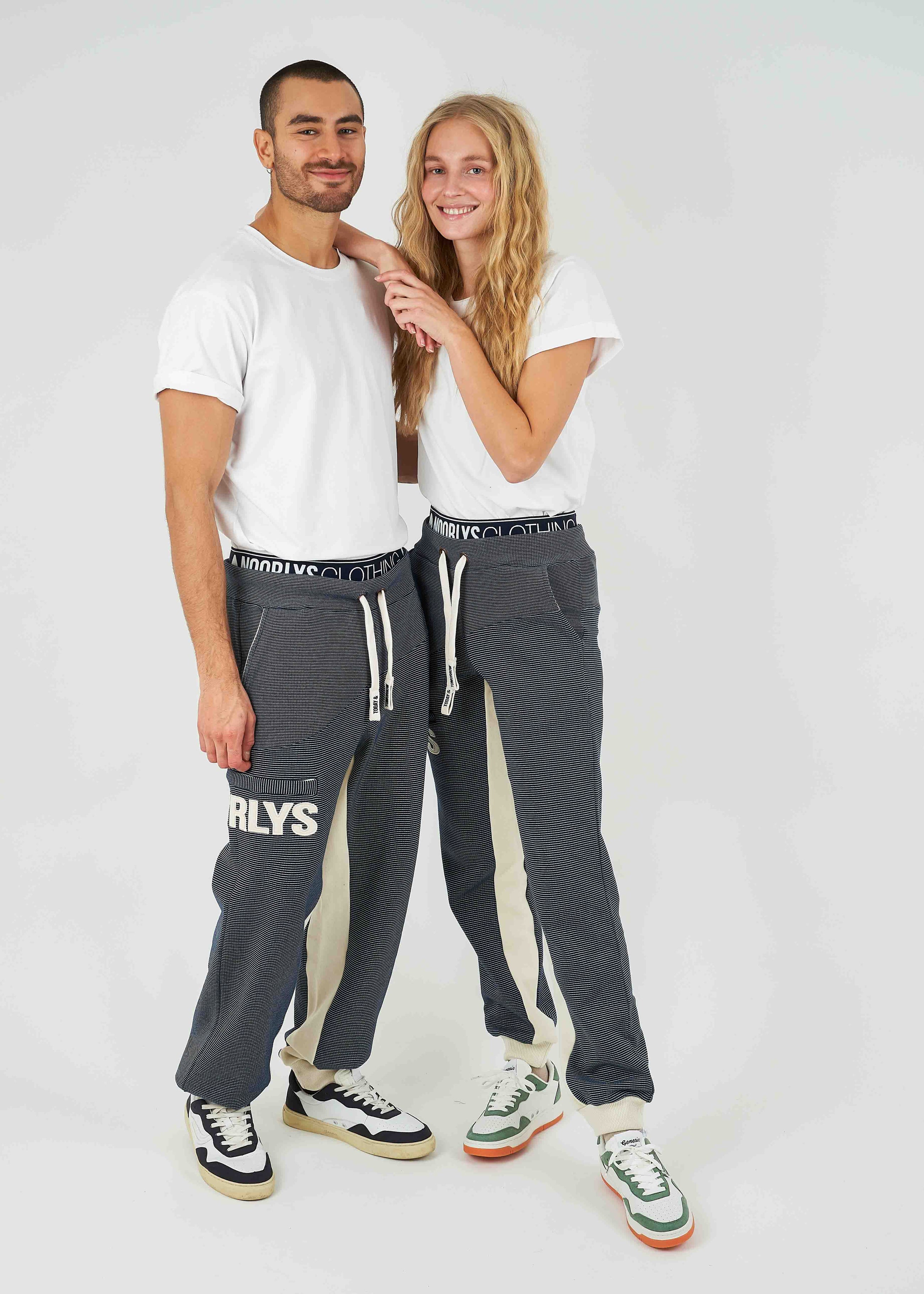 Unser Model Hugo ist <strong>184 cm</strong> groß und trägt <strong>Größe L</strong>.#